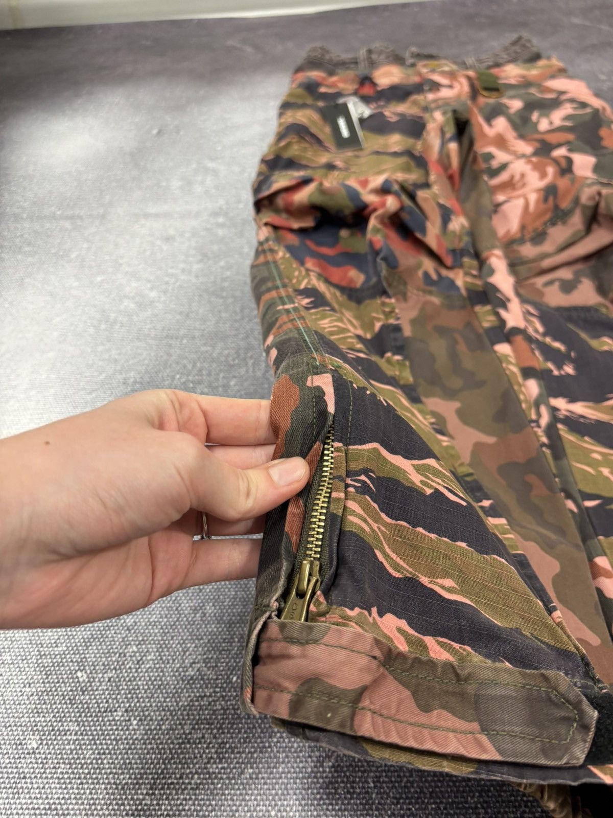 Diesel Diesel P-Giu NWT Women’s Field Camo Double Waist Cargo Pants Size 23" - 5 Thumbnail