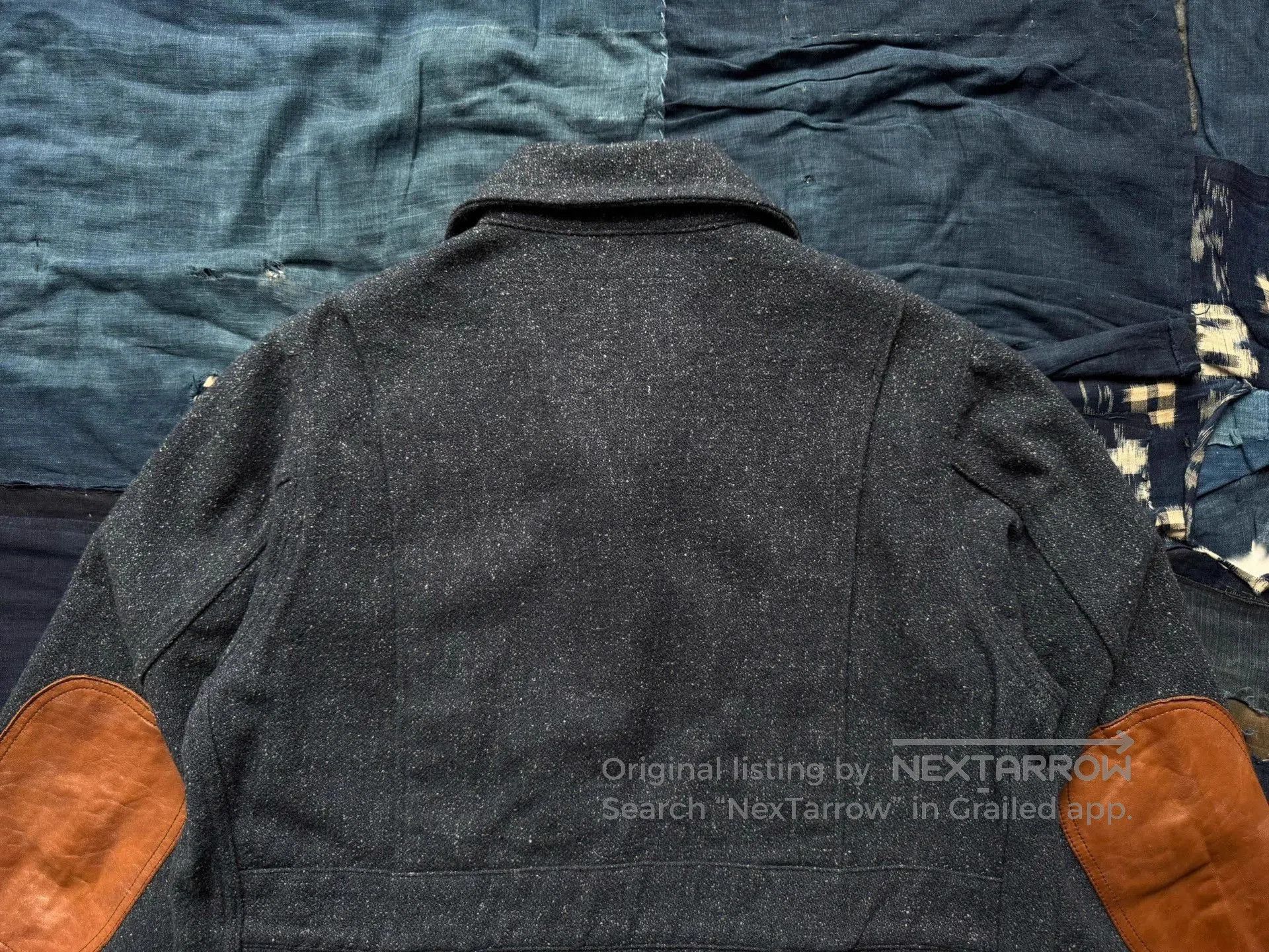 Gray Collared Zip-Up Jacket with Leather Trim - Size L.