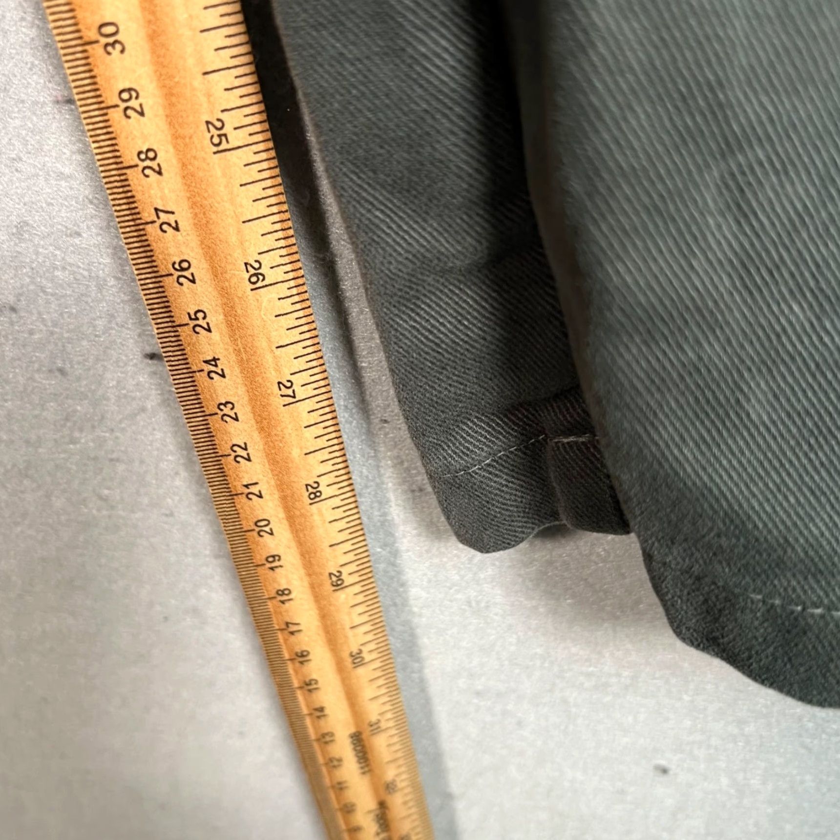 Vintage Bonne Amsterdam Mens Size 31 Gray Cotton Pleated Tapered Leg Chino Pants Size US 31 - 7 Thumbnail