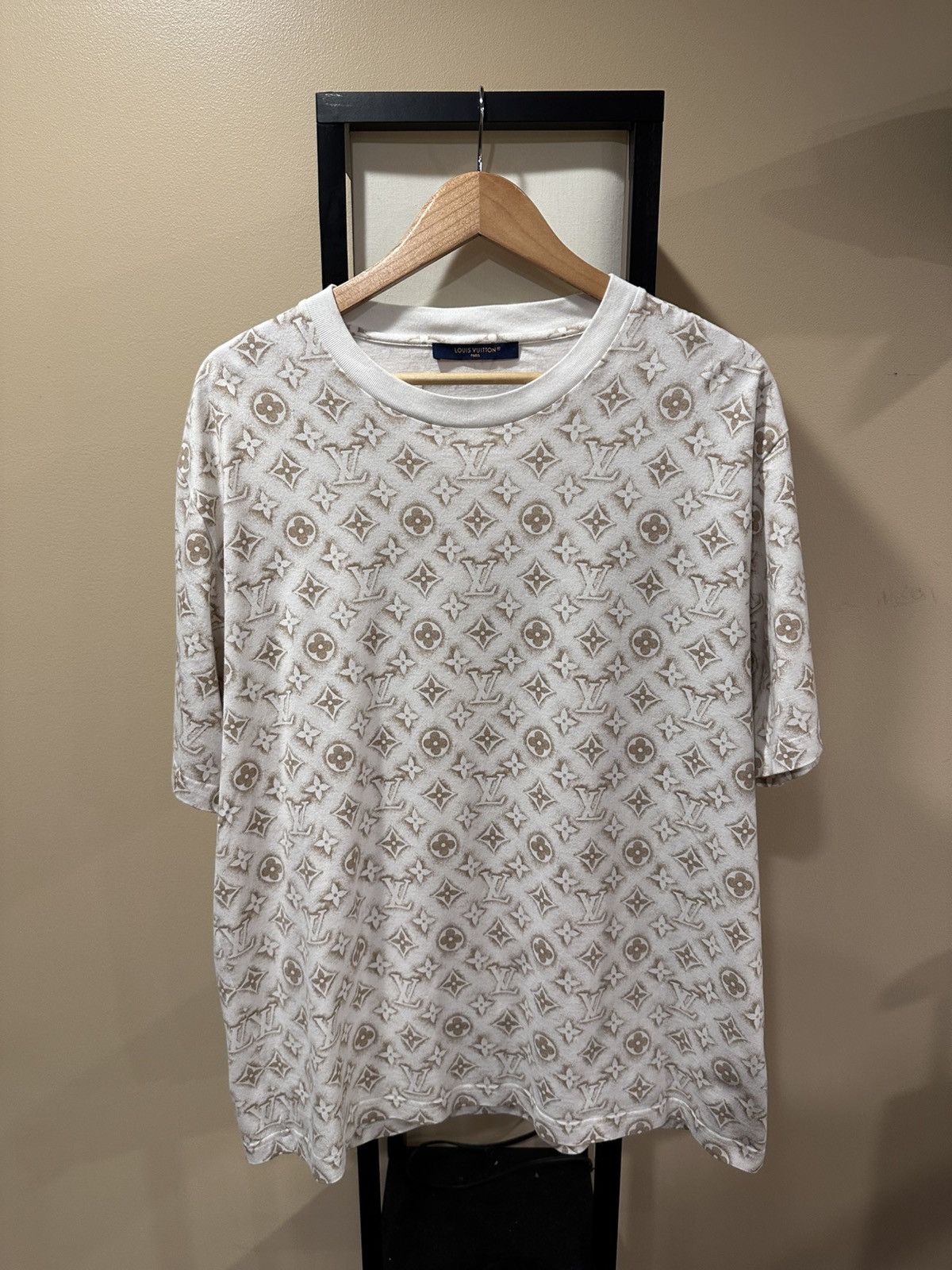 【LOUIS VUITTON】MONOGRAM EMBELLISHED GRADIENT TEE LUXURY HUB LOUIS VUITTON MONOGRAM GRADIENT TEE