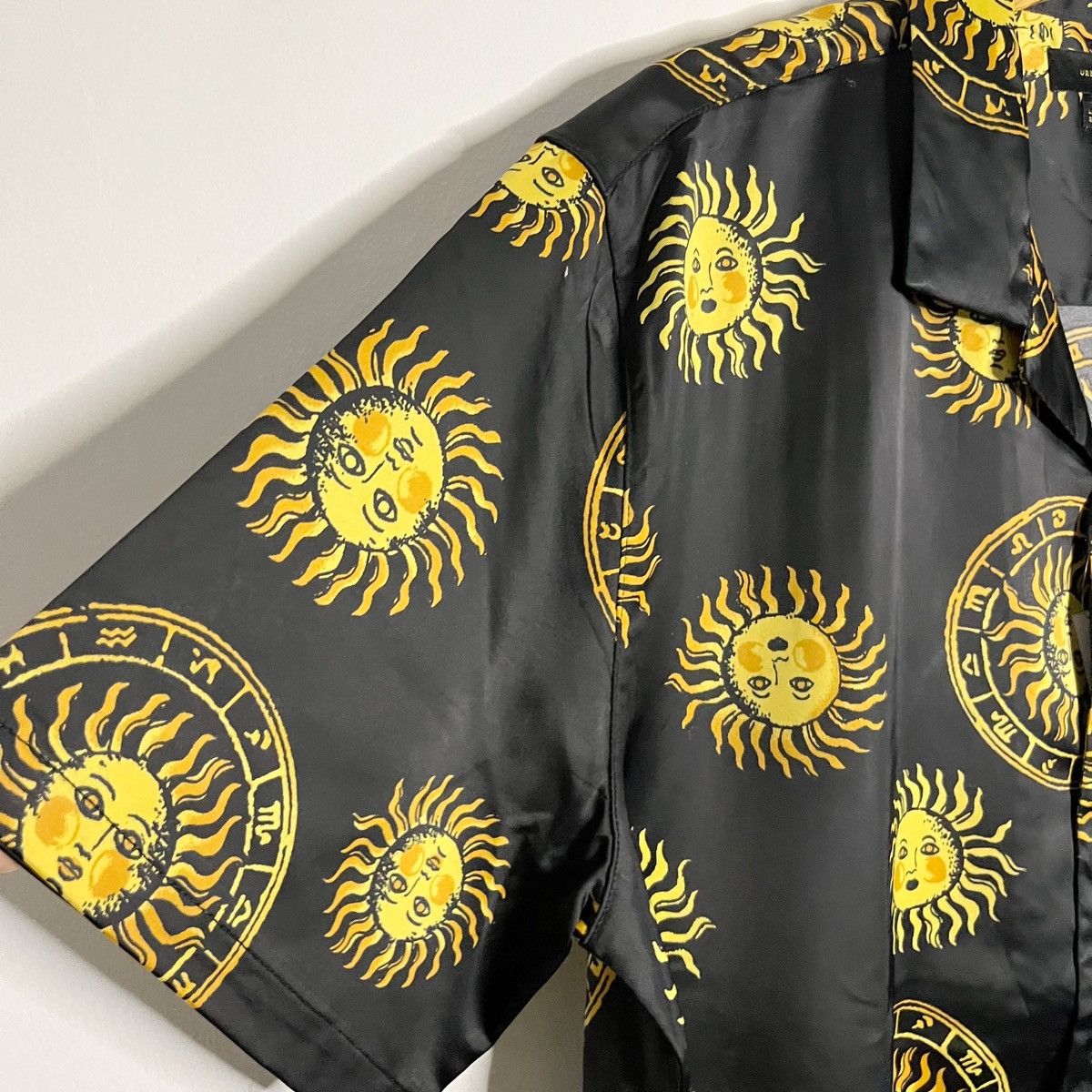 Urban Outfitters Urban Outfitters Celestial Sun & Moon Campcollar Shirt Size US L / EU 52-54 / 3 - 7 Thumbnail