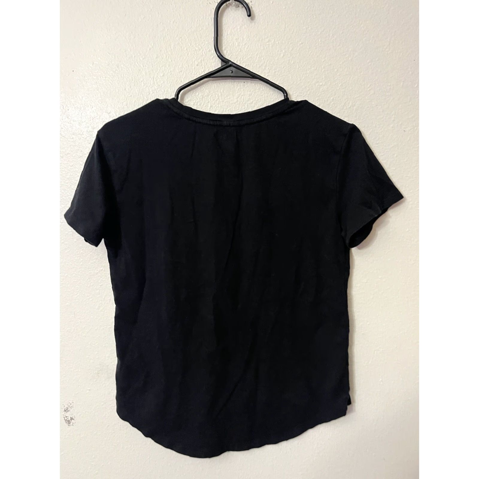 Reebok VINTAGE Reebok T-Shirt Shirt Women XS Black Solid Short Sleeve Crew Neck Heart Theme EUC Size XS / US 0-2 / IT 36-38 - 3 Thumbnail