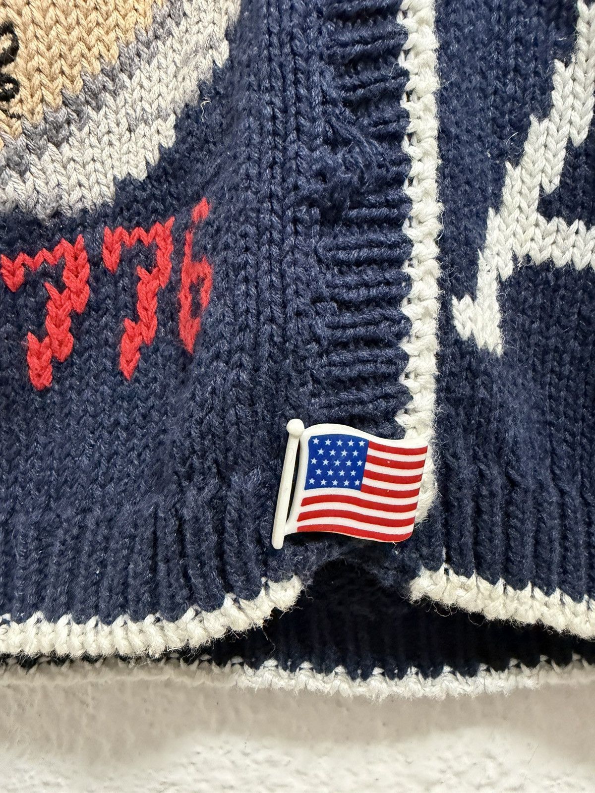 Vintage AMERICA E PLURIBUS UNUM VINTAGE HAND KNITTED VEST 1982 Size US M / EU 48-50 / 2 - 6 Thumbnail