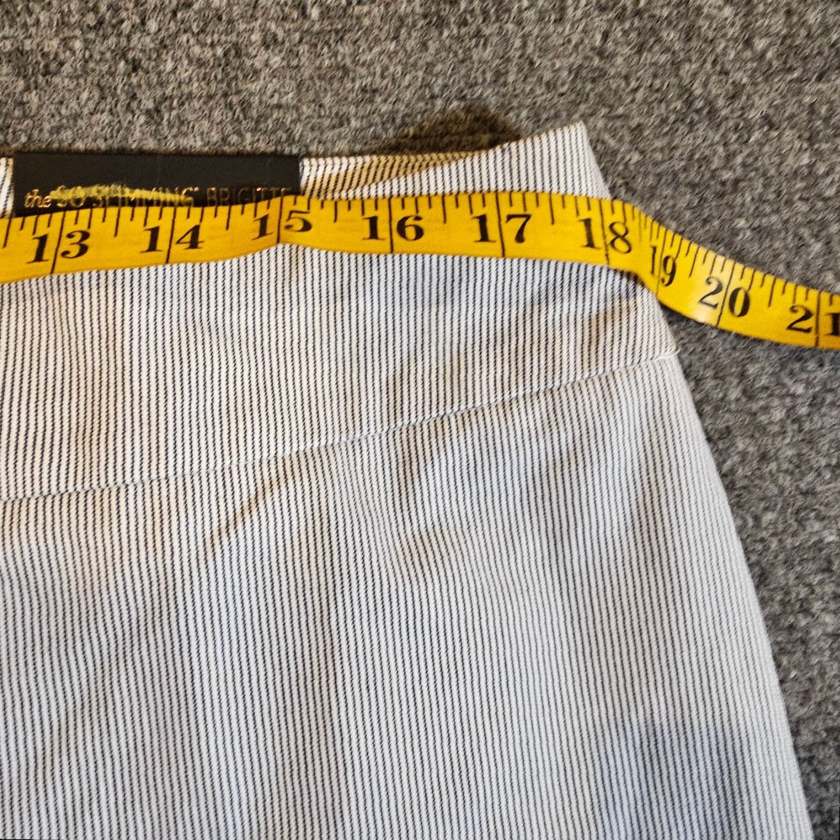 Vintage Chico's Pants Womens 14 Gray Striped Bridgitte Cropped Slimming Capri Stretch Shirt? Size 36" / US 14 / IT 50 - 4 Thumbnail