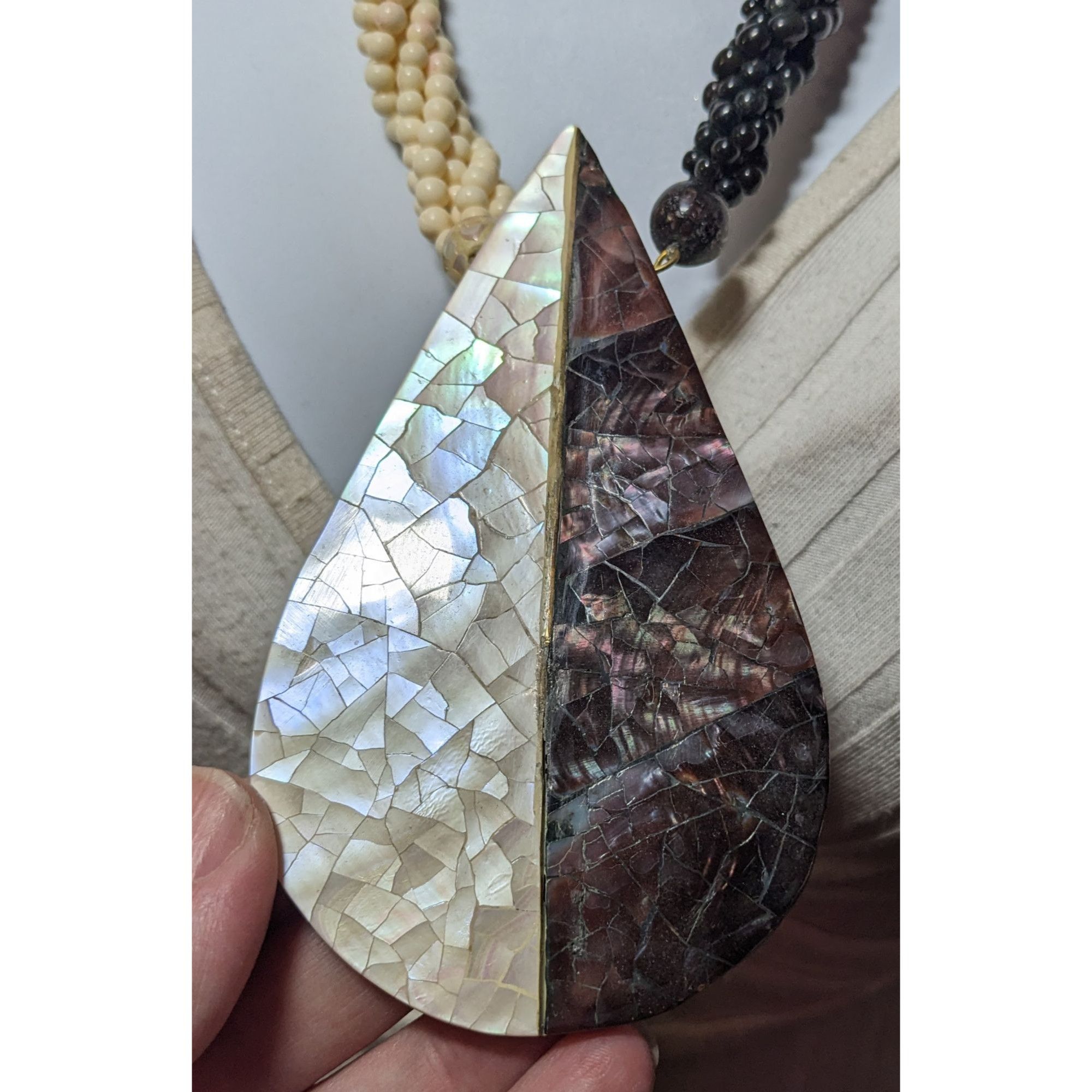 Other Vintage White And Brown Mother OF Pearl Chunky Beaded Teardr Size ONE SIZE - 10 Thumbnail