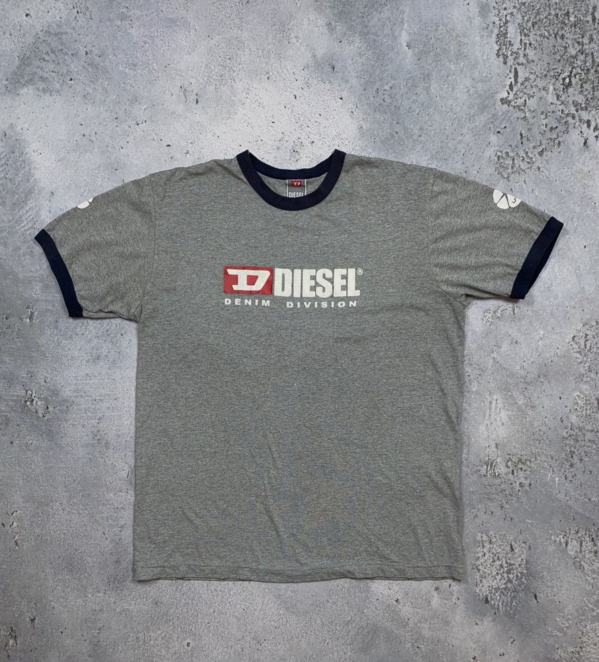 Diesel Diesel t shirt big center logo vintage Rare Size US L / EU 52-54 / 3 - 1 Thumbnail