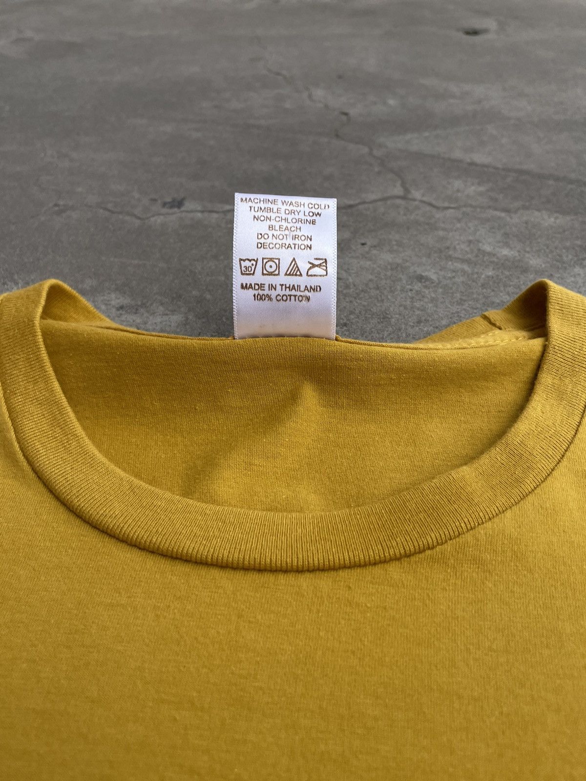 Other Banksy, Flower Thrower (2003) Slim Mustard T-Shirt Size US S / EU 44-46 / 1 - 3 Thumbnail