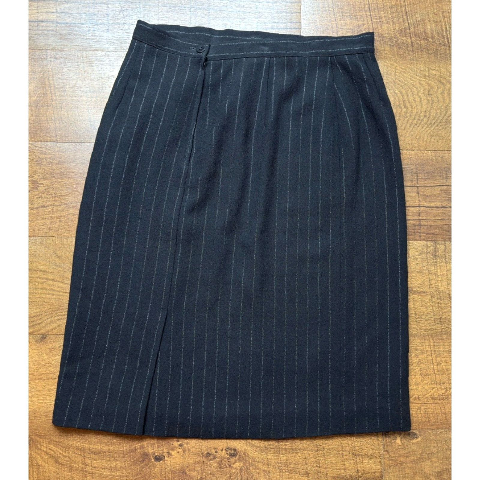 Armani VINTAGE Armani Collezioni Skirt Womens Size 12 Black Gray Striped Wool Skirt Size 34" / US 12 / IT 48 - 2 Thumbnail