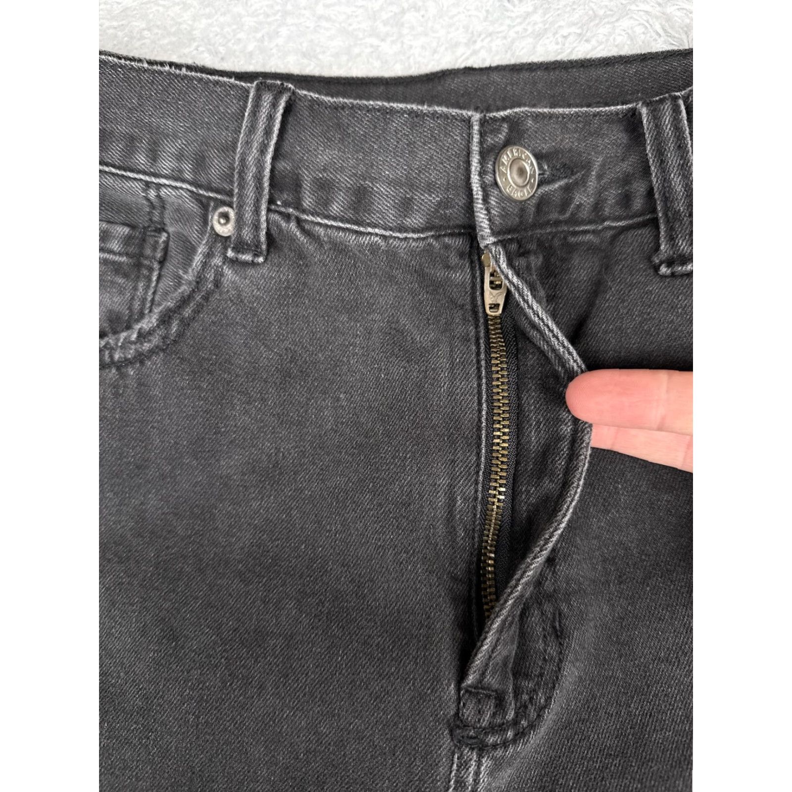 American Eagle Outfitters American Eagle Outfitters Mom Jeans Womens 10 Charcoal High Rise Distressed Denim 28x27 Size 32" / US 10 / IT 46 - 5 Thumbnail