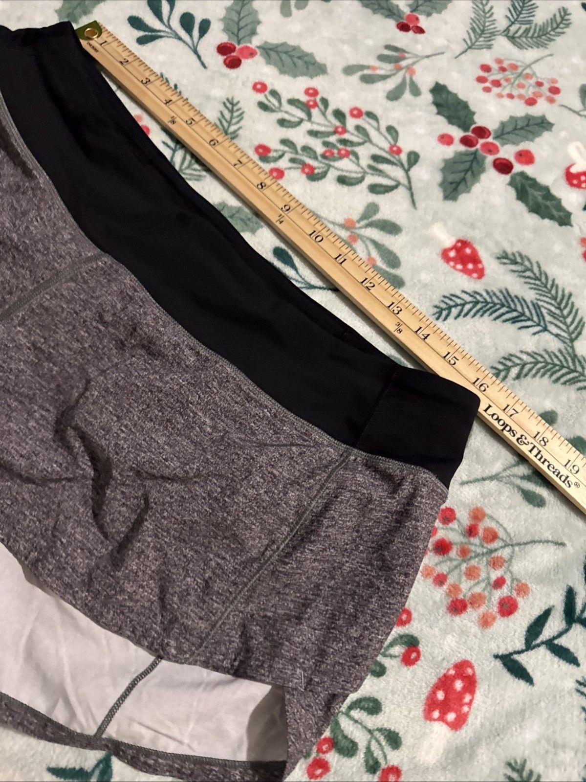 Lululemon Lululemon Women’s Size 10 Shorts Size 22" - 7 Thumbnail