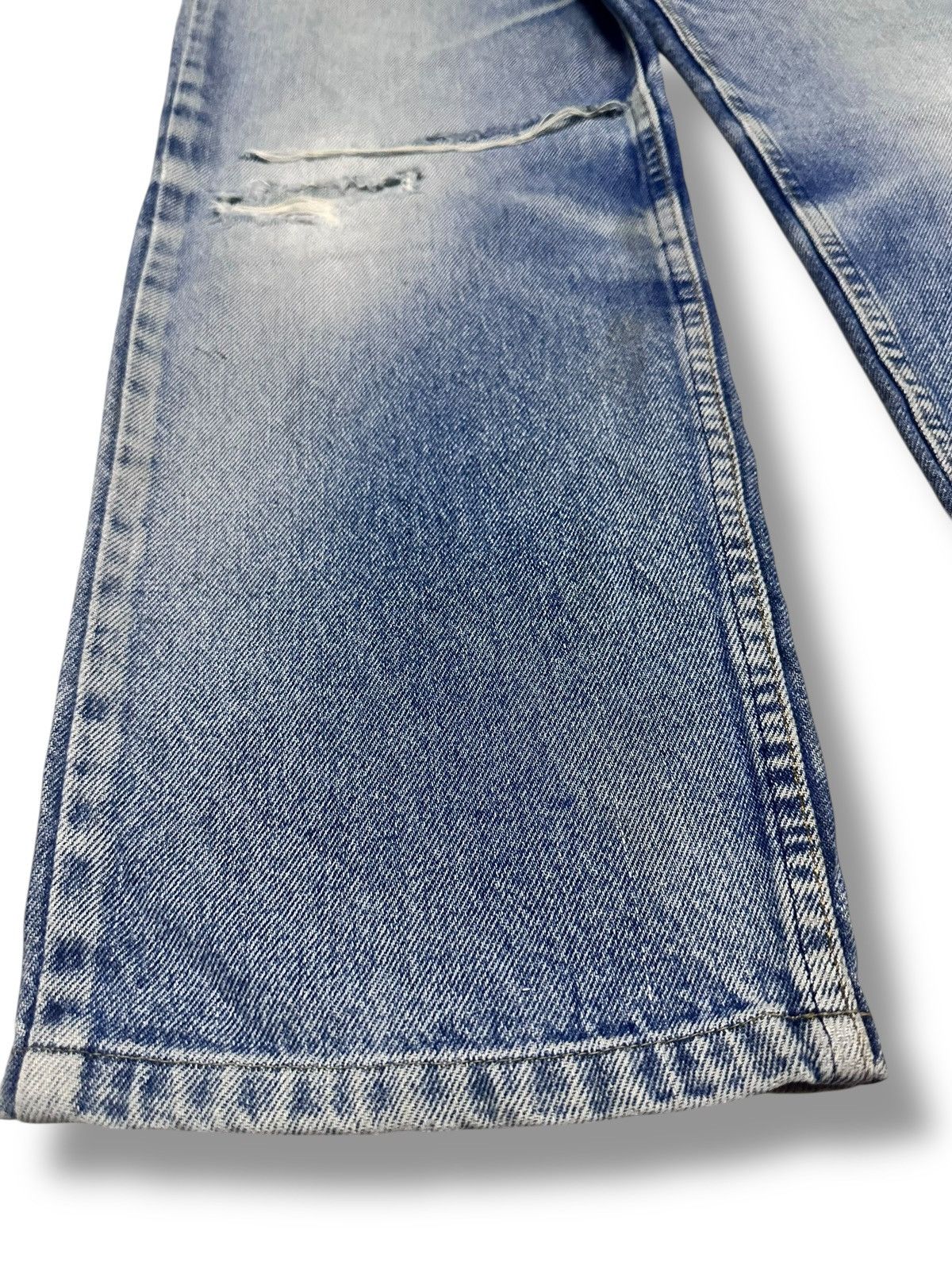 Levi's Vintage Levi's Distressed Baggy Loose Fit With Faded Wash Size US 31 - 11 Thumbnail