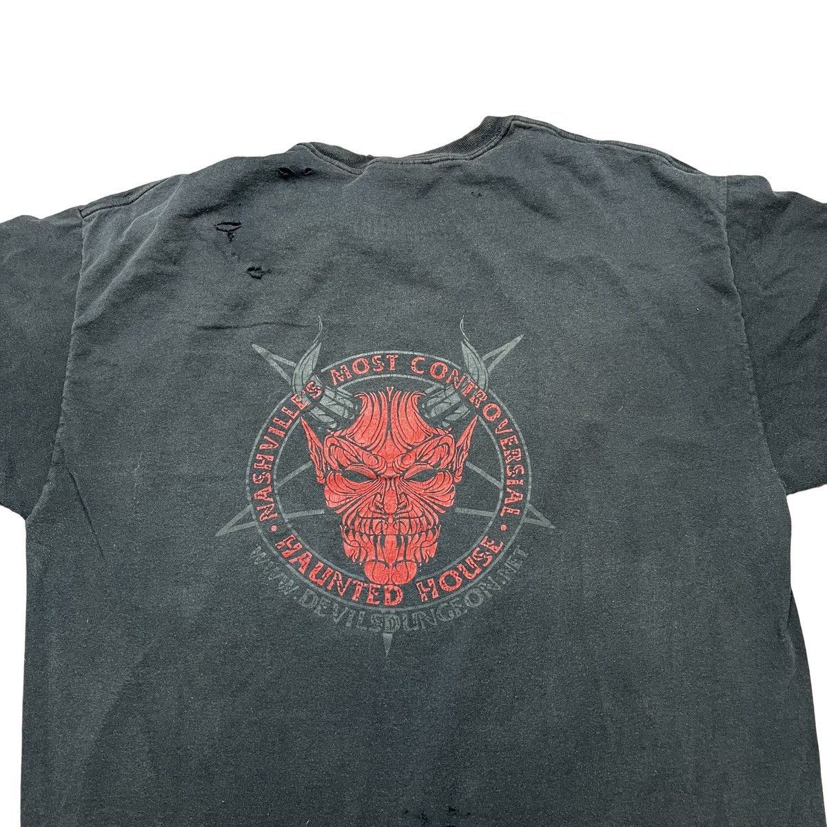 Vintage vintage devils dungeon haunted house tshirt Size US XL / EU 56 / 4 - 3 Thumbnail