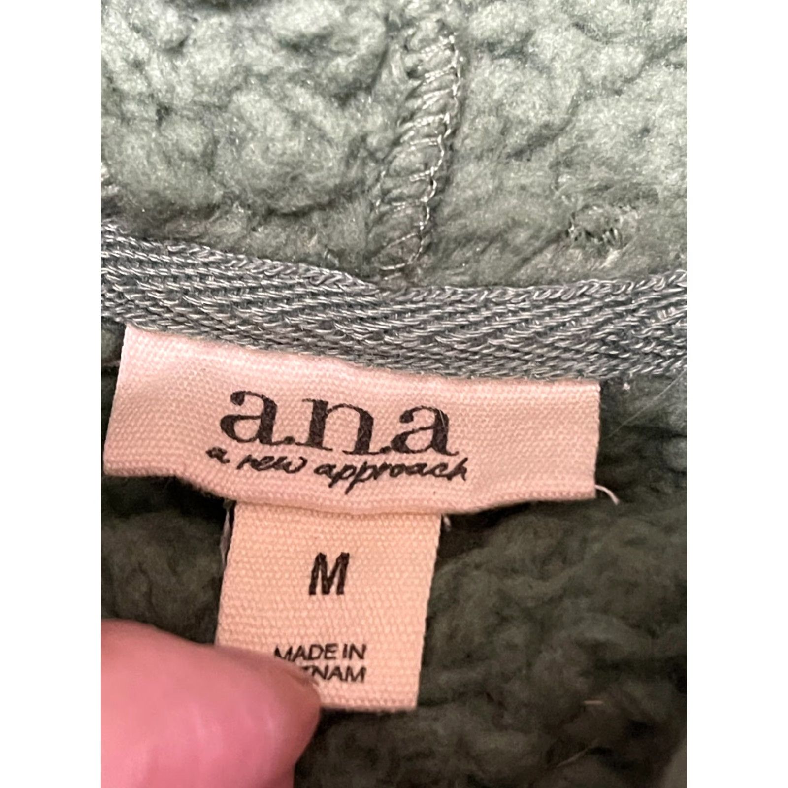 Vintage a.n.a Sweater Women's Size Medium Green Sherpa Pullover Crew Neck Knit Casual Regular Vintage? No — (note: vintage: No) Size M / US 6-8 / IT 42-44 - 7 Thumbnail