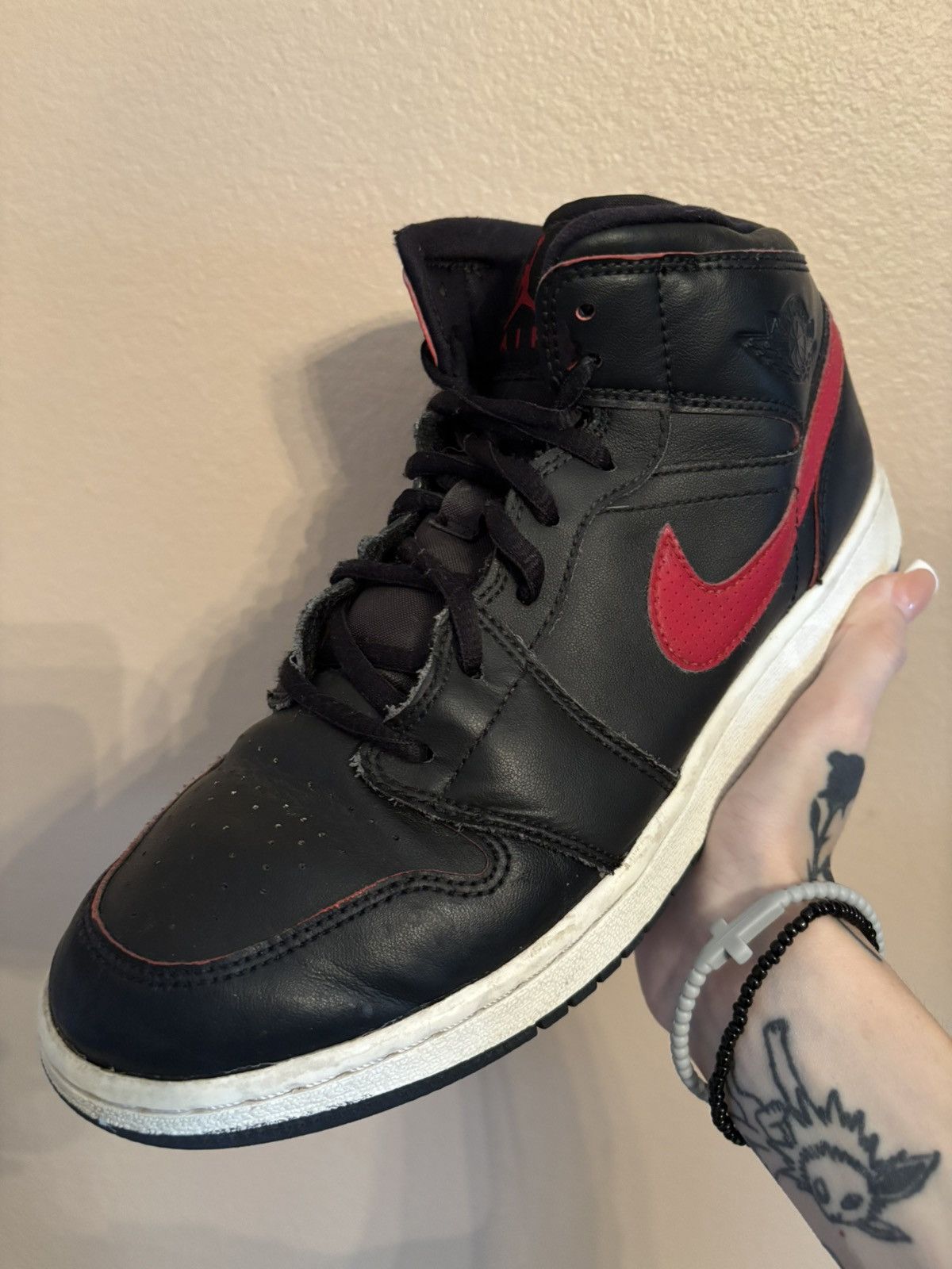 Jordan Brand Air Jordan 1 Retro Mid GS 'Black Gym Red' Size US 6.5 / EU 39-40 - 1 Thumbnail