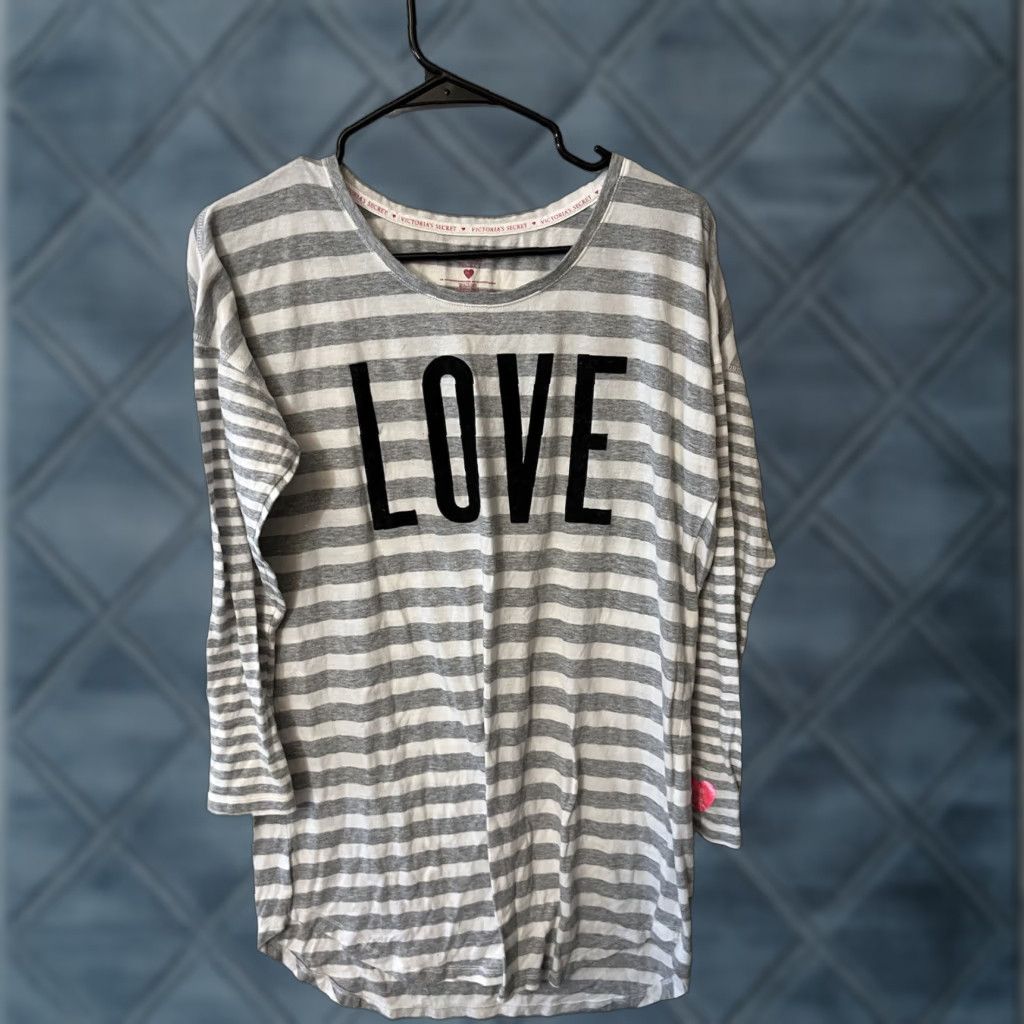 Victoria's Secret Victoria's Secret Sleep Shirt Women's XL Gray Striped Long Sleeve Crush Spell Graphic Logo Non-Named Shape Size XL / US 12-14 / IT 48-50 - 1 Thumbnail