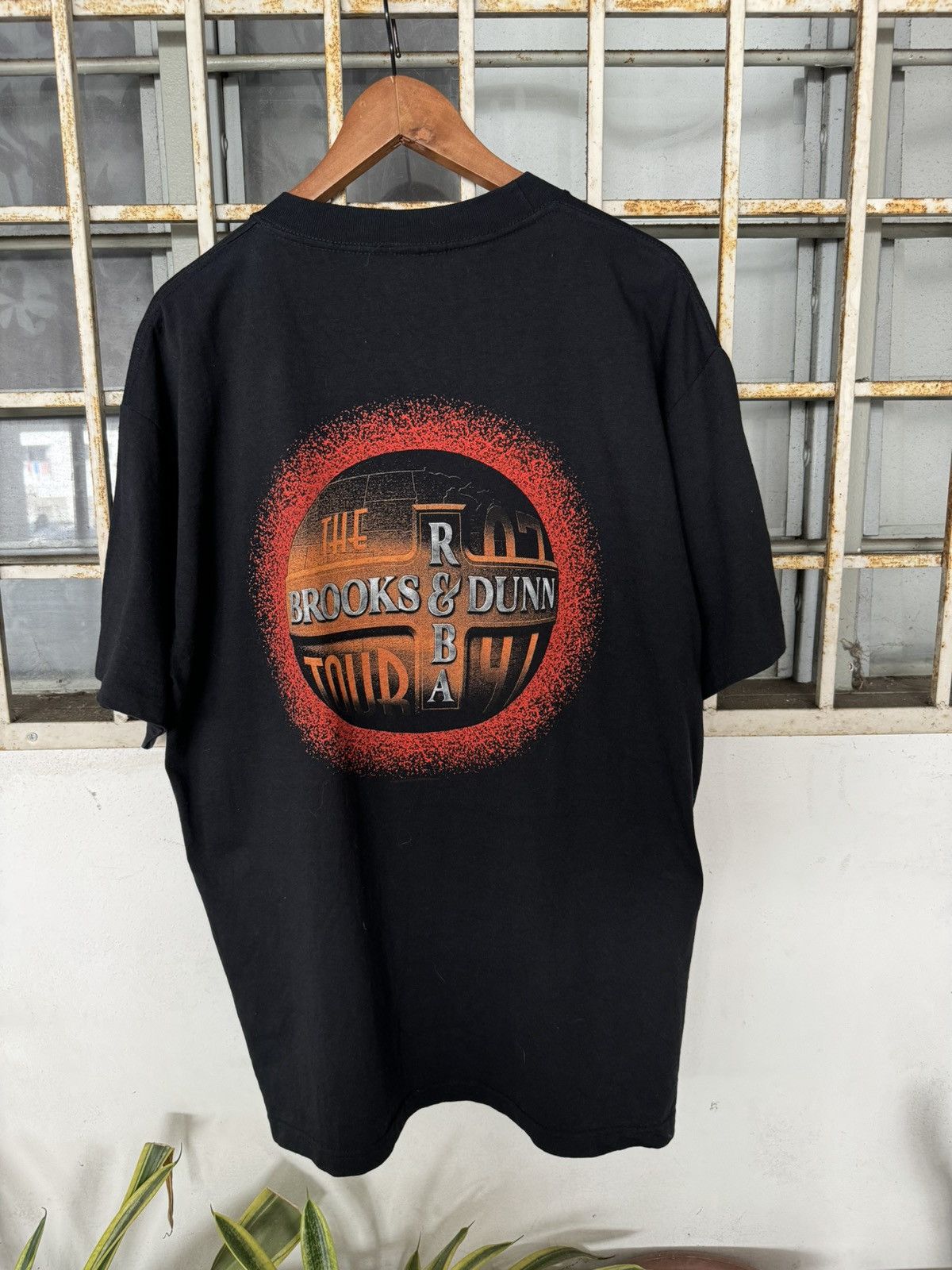Band Tees Vintage Dunn Reba & Brooks Tour Tee 1997 Size US XL / EU 56 / 4 - 7 Thumbnail