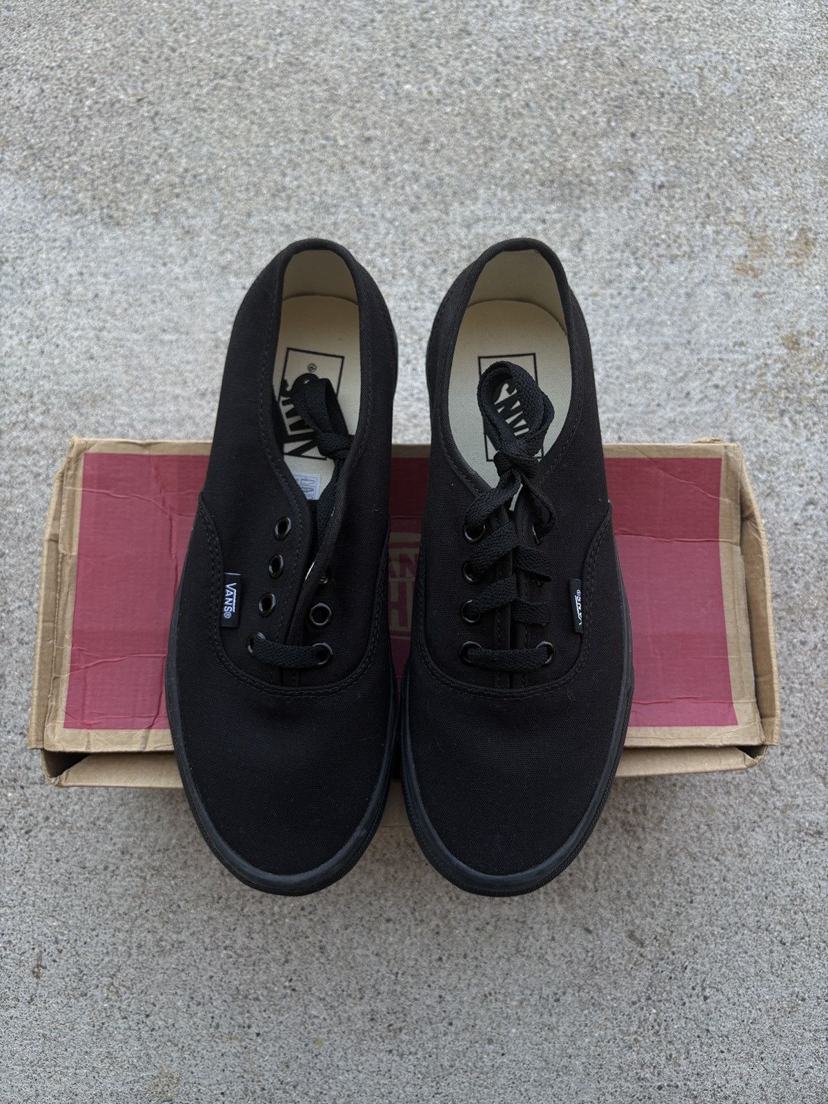 Vans DS Vans Authentic Black Shoes Size 6M, 7.5W Size US 6 / EU 39 - 5 Thumbnail