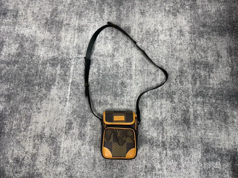Louis Vuitton Louis Vuitton Co-branded presbyopic camera case bag Size ONE SIZE - 1 Thumbnail