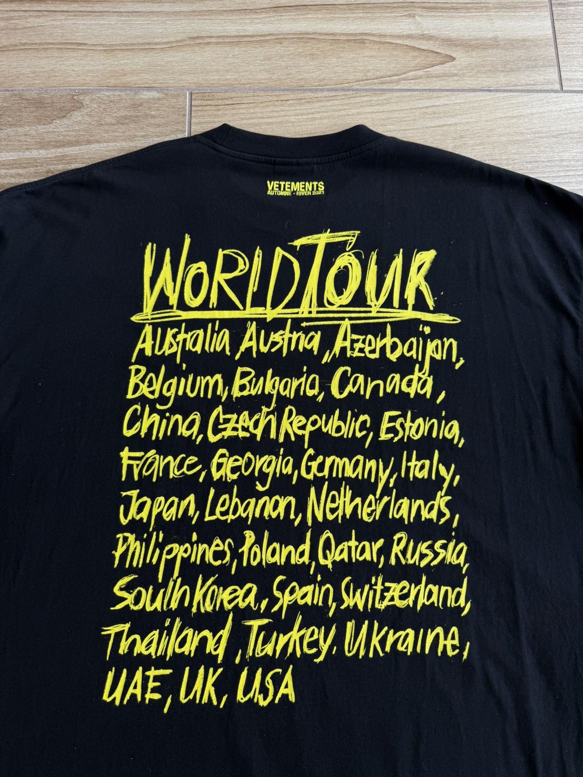 Vetements Vetements World Tour T-Shirt - Black Size US S / EU 44-46 / 1 - 9 Thumbnail