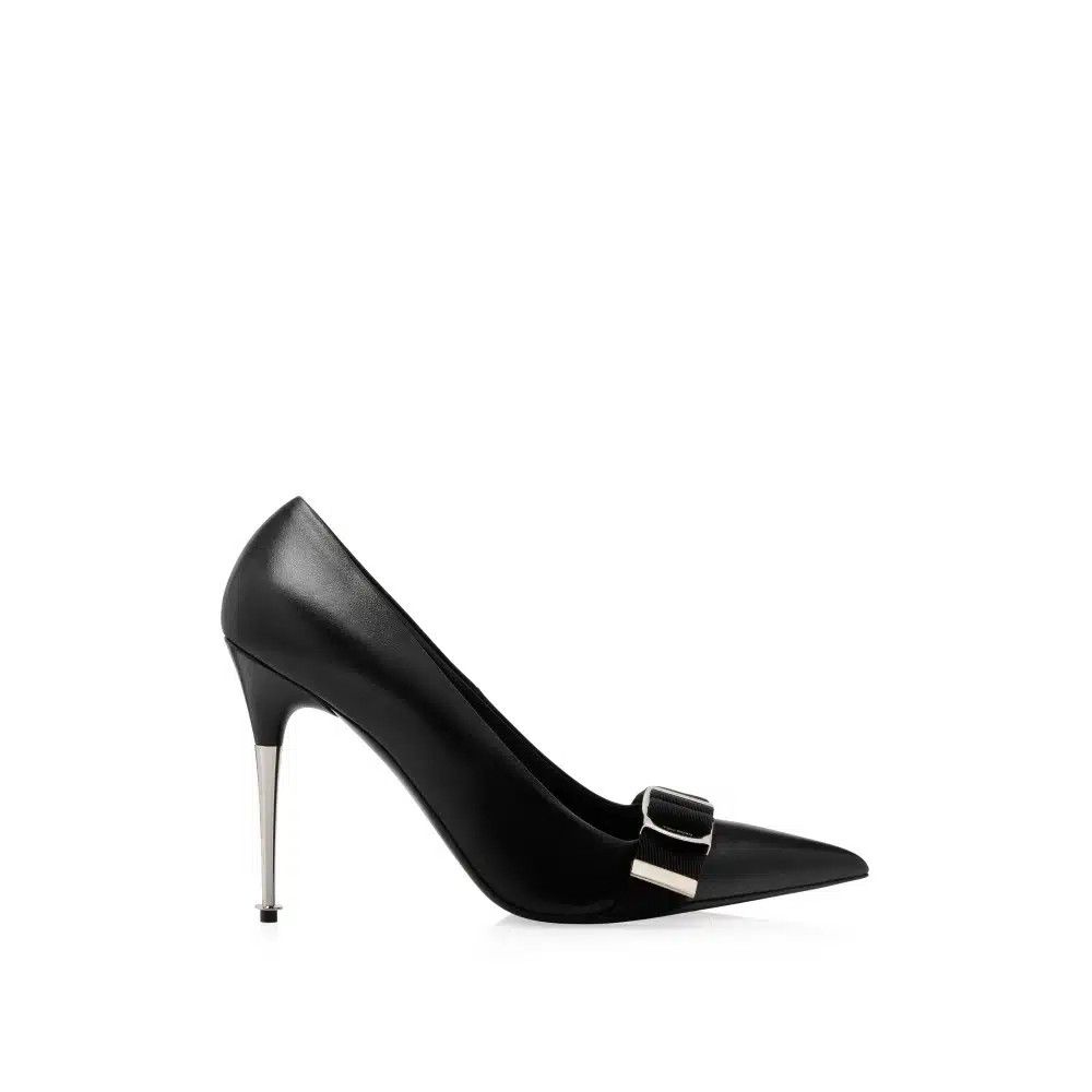 o1loc1c1224 W3309 Hi Heel Pumps in Black