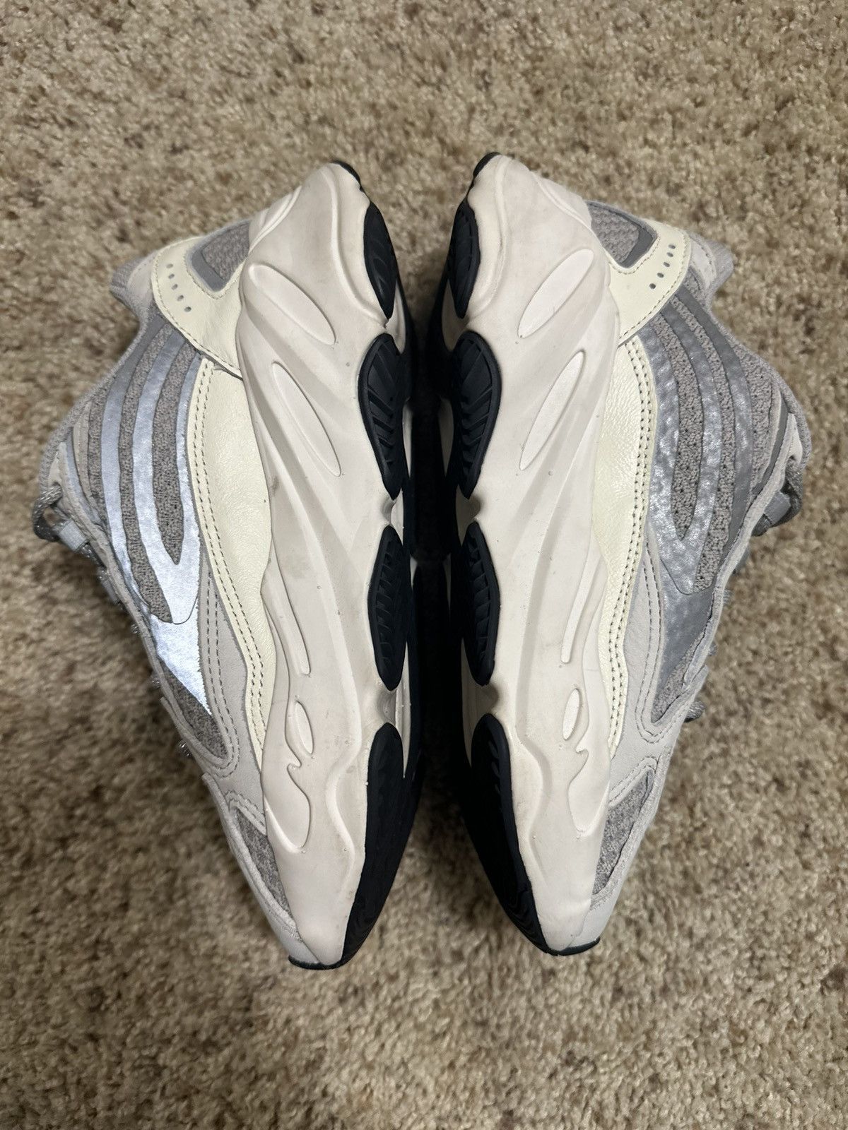 Yeezy YEEZY 700 V2 STATIC MENS 4 GENTLY USED Size US 5.5 / IT 35.5 - 5 Thumbnail