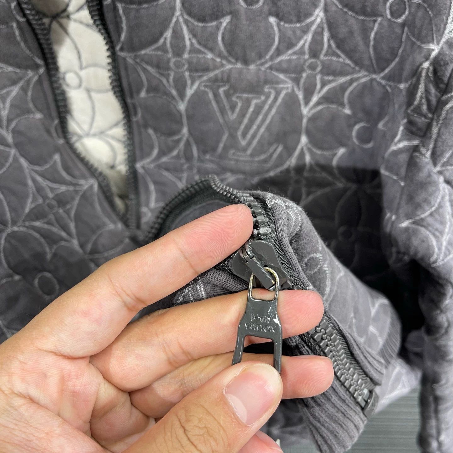 Louis Vuitton Louis Vuitton floral embroidery all over jacket L Size US L / EU 52-54 / 3 - 5 Thumbnail