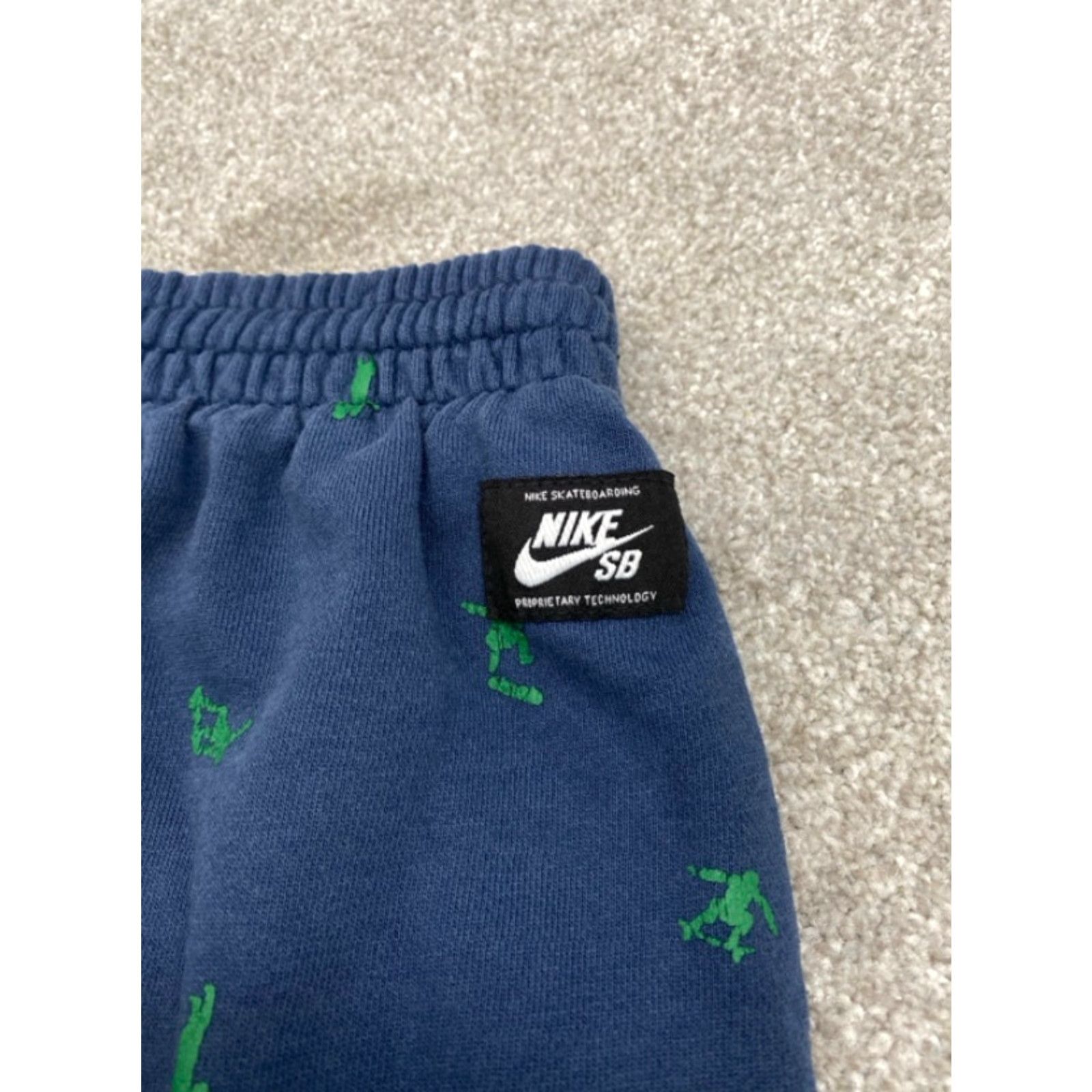 Nike VINTAGE Nike SB Board Shorts Men XL Blue Green Skater AOP Elastic Waist Size US 26 / EU 42 - 7 Thumbnail
