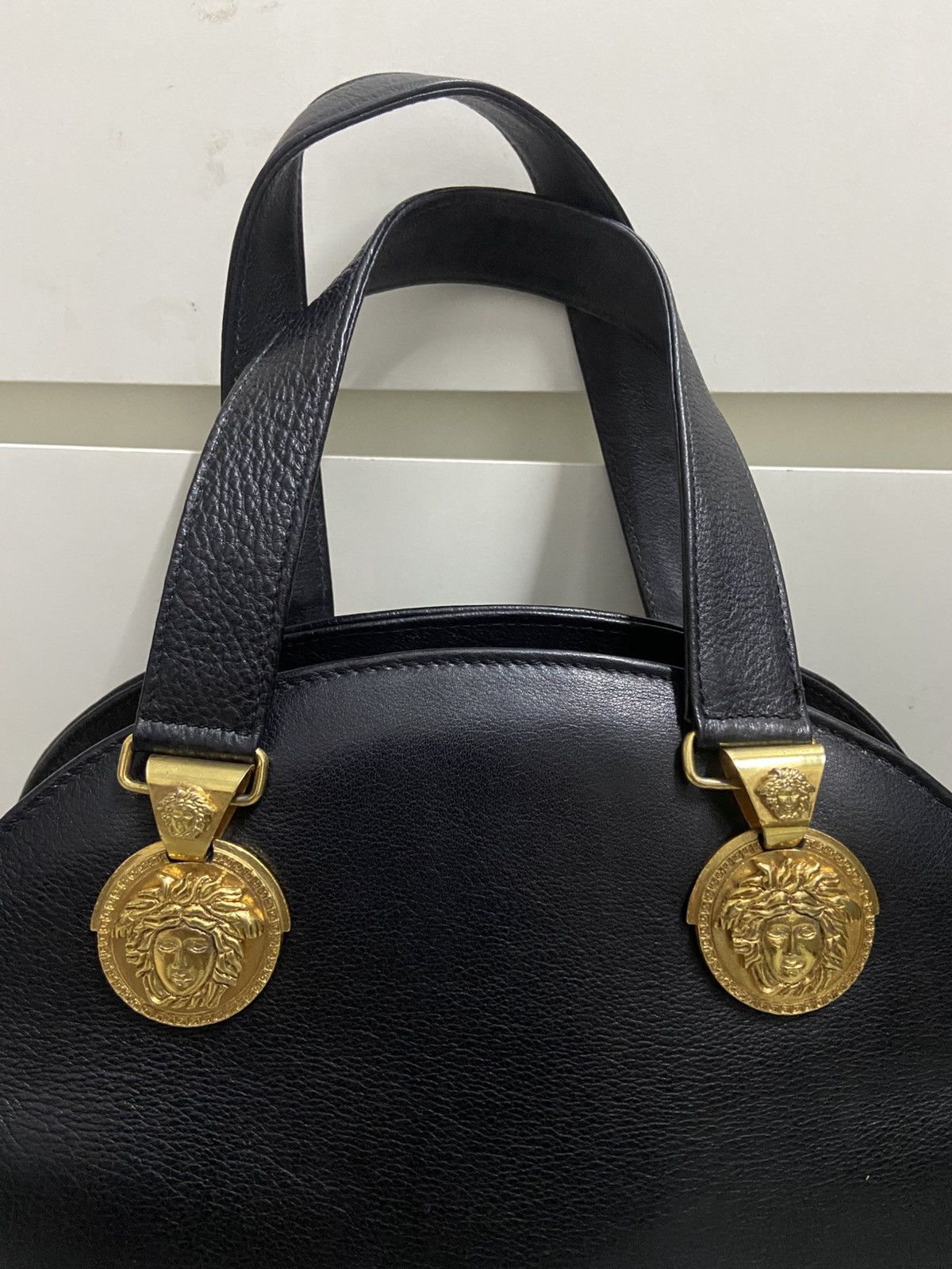 Versace GIANNI VERSACE Black Leather Handbag With gold La Medusa Bag Size ONE SIZE - 2 Thumbnail