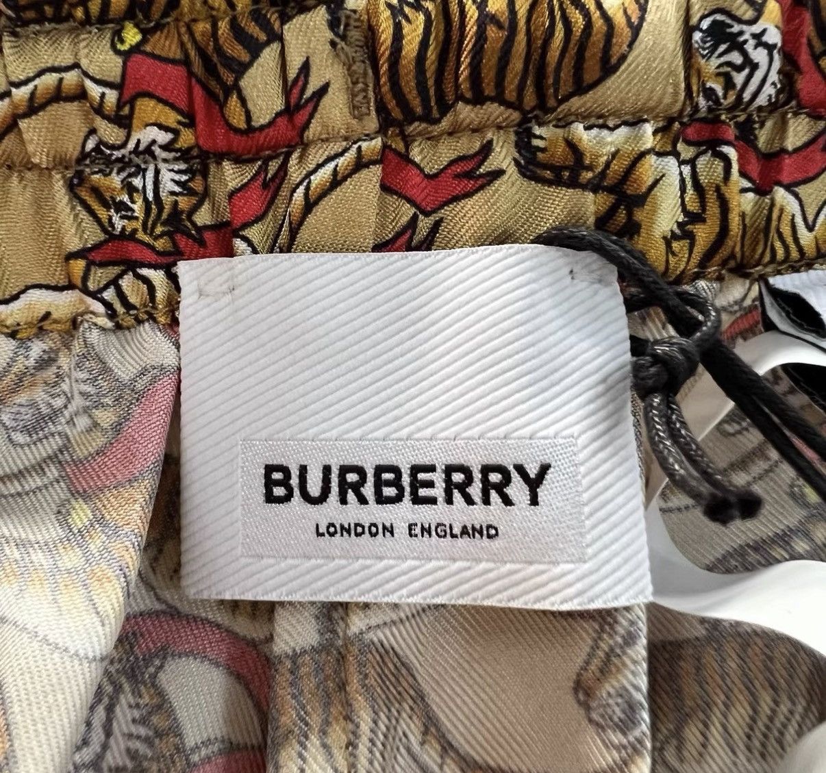 Burberry Burberry Tiger All-over Print Elastic Waist Shorts J41 Size US 30 / EU 46 - 3 Thumbnail