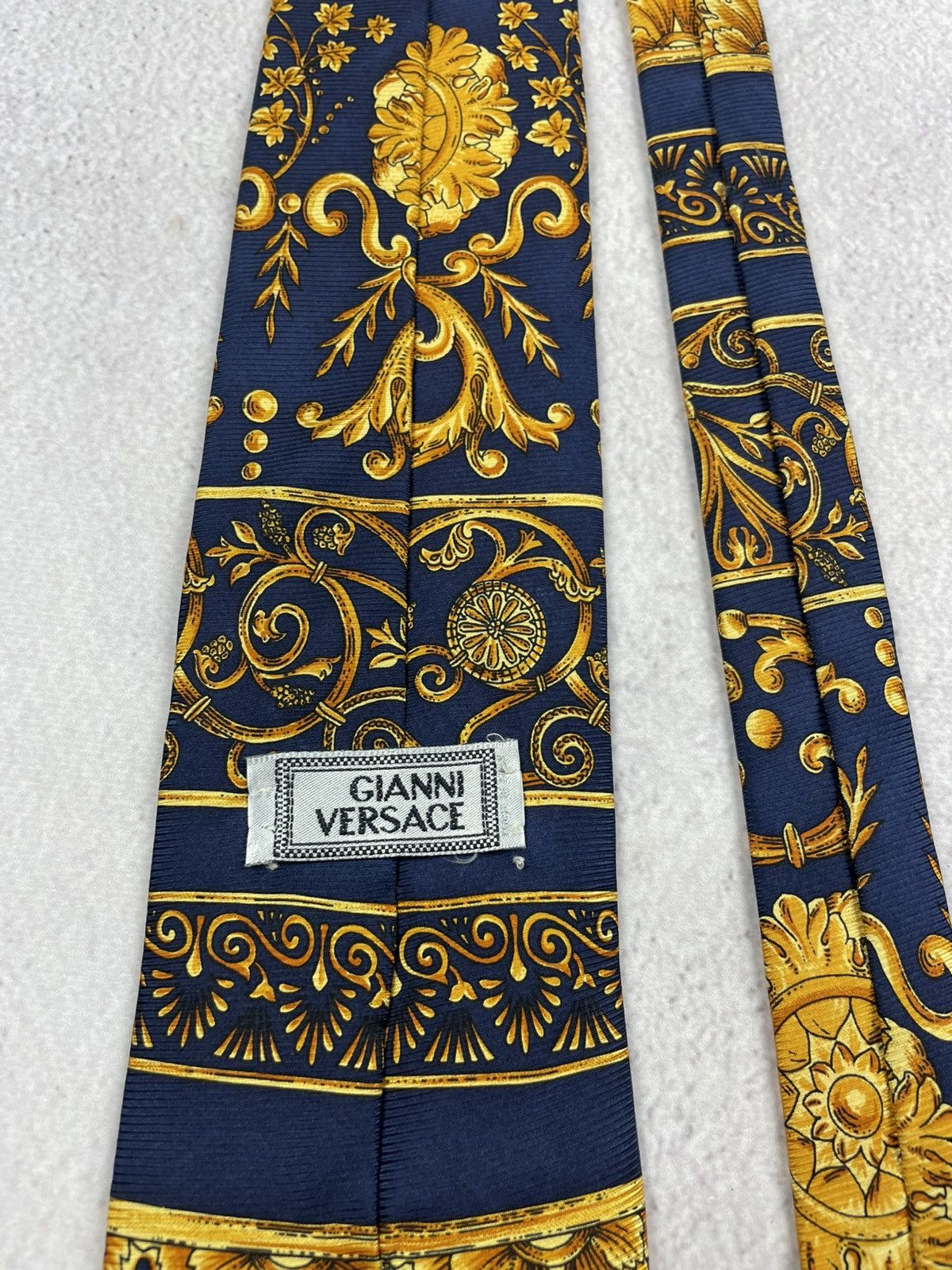 Versace Gianni Versace Vintage Silk Tie Baroque Pattern Navy Gold Size ONE SIZE - 8 Thumbnail