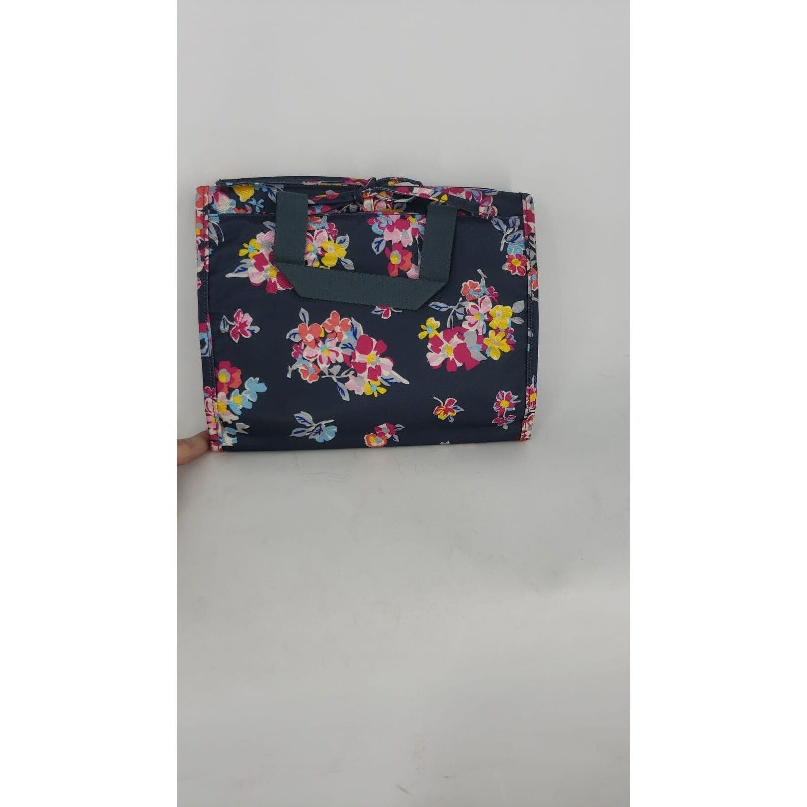 Vera Bradley VERA BRADLEY ICONIC HANGING TRAVEL TOSSED POISES 4POCKET BAG Size ONE SIZE - 3 Thumbnail