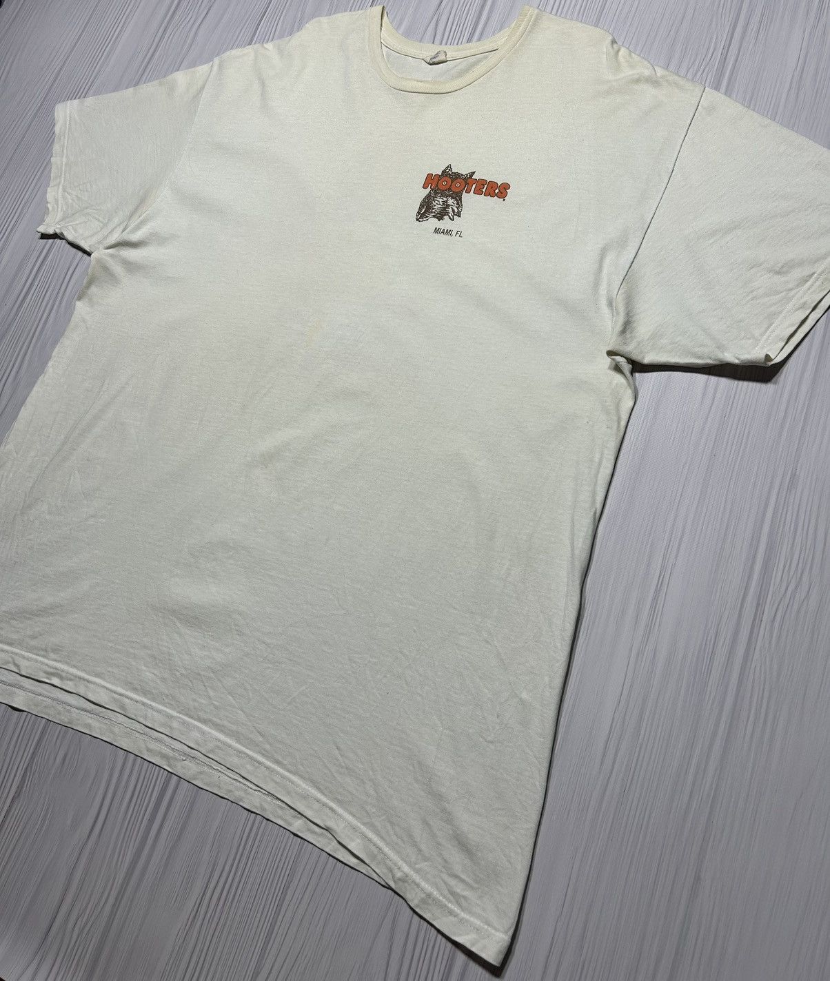 Vintage Vintage Hooters USA Girl Babe T-Shirt Y2K Size US XXL / EU 58 / 5 - 10 Thumbnail