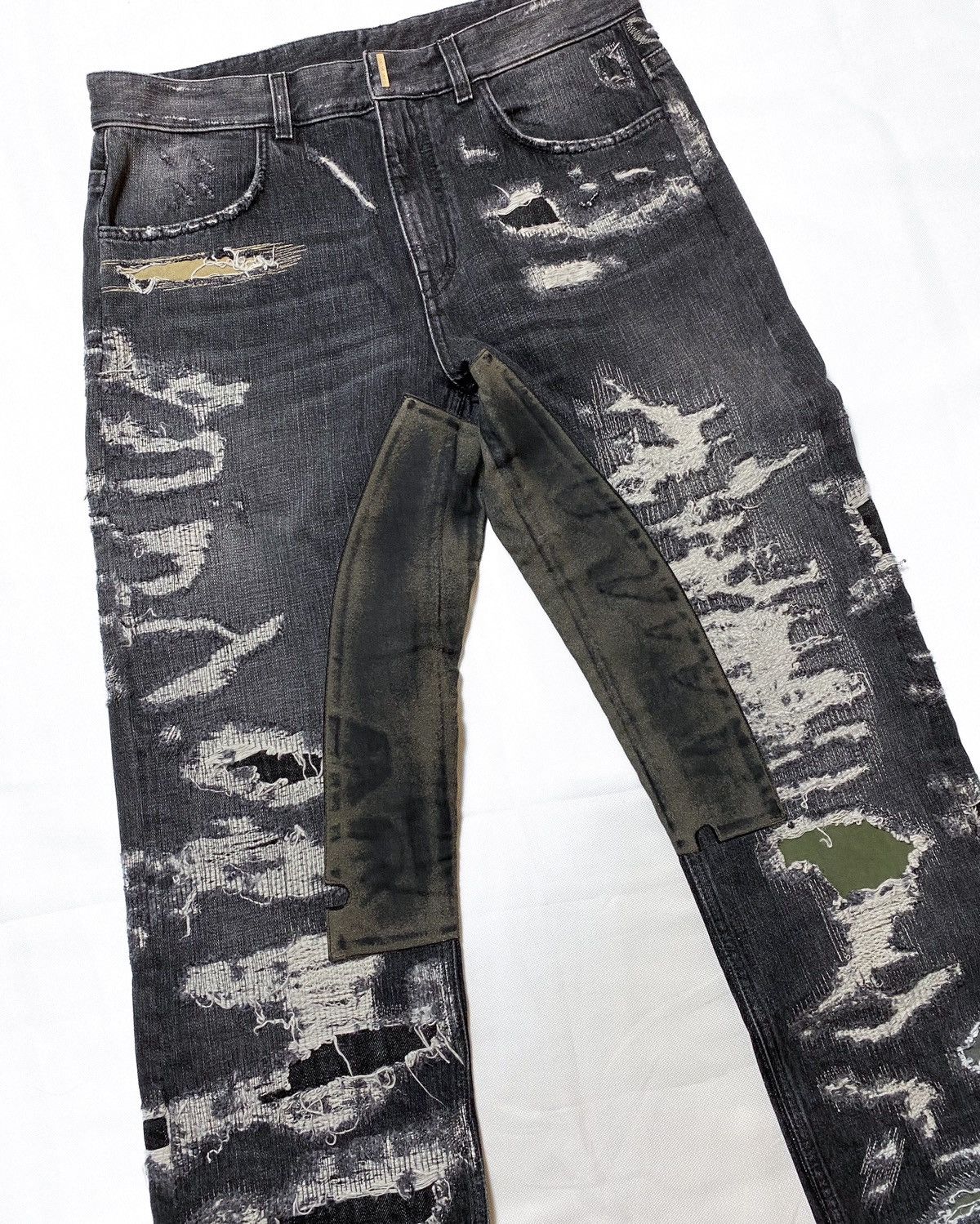 Givenchy GIVENCHY DESTROYED BORO REPAIRED JEANS Size US 32 / EU 48 - 2 Thumbnail