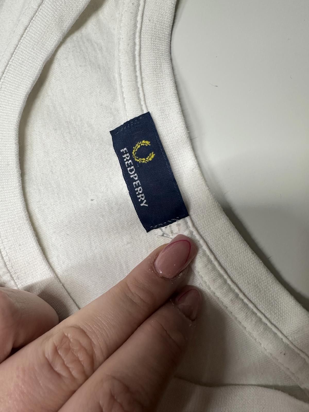 Fred Perry Fred Perry Classic Logo T-Shirt - White Size US XL / EU 56 / 4 - 4 Thumbnail