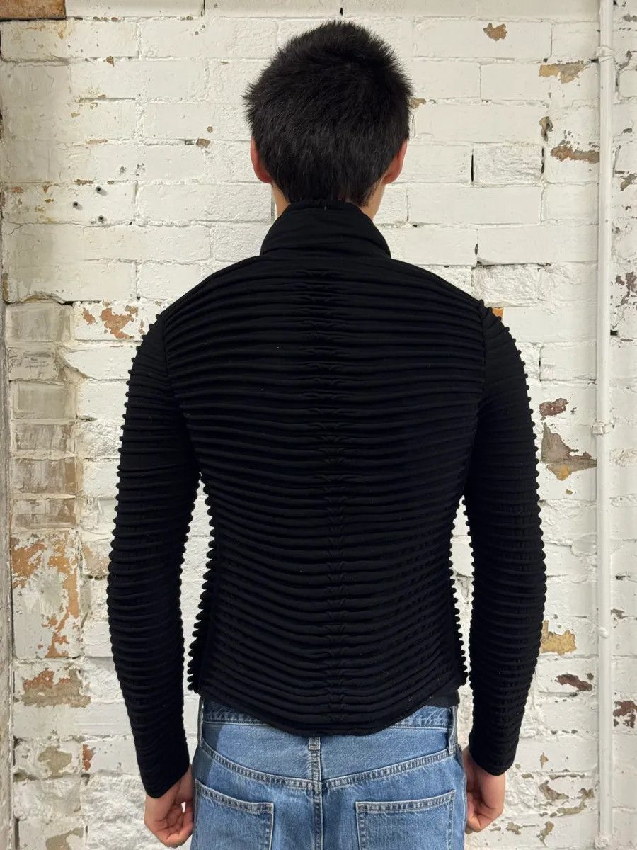 Giorgio Armani 2000s Giorgio Armani Horizontal Pleats Asymmetrical Zip Sweater Size XS / US 0-2 / IT 36-38 - 3 Thumbnail
