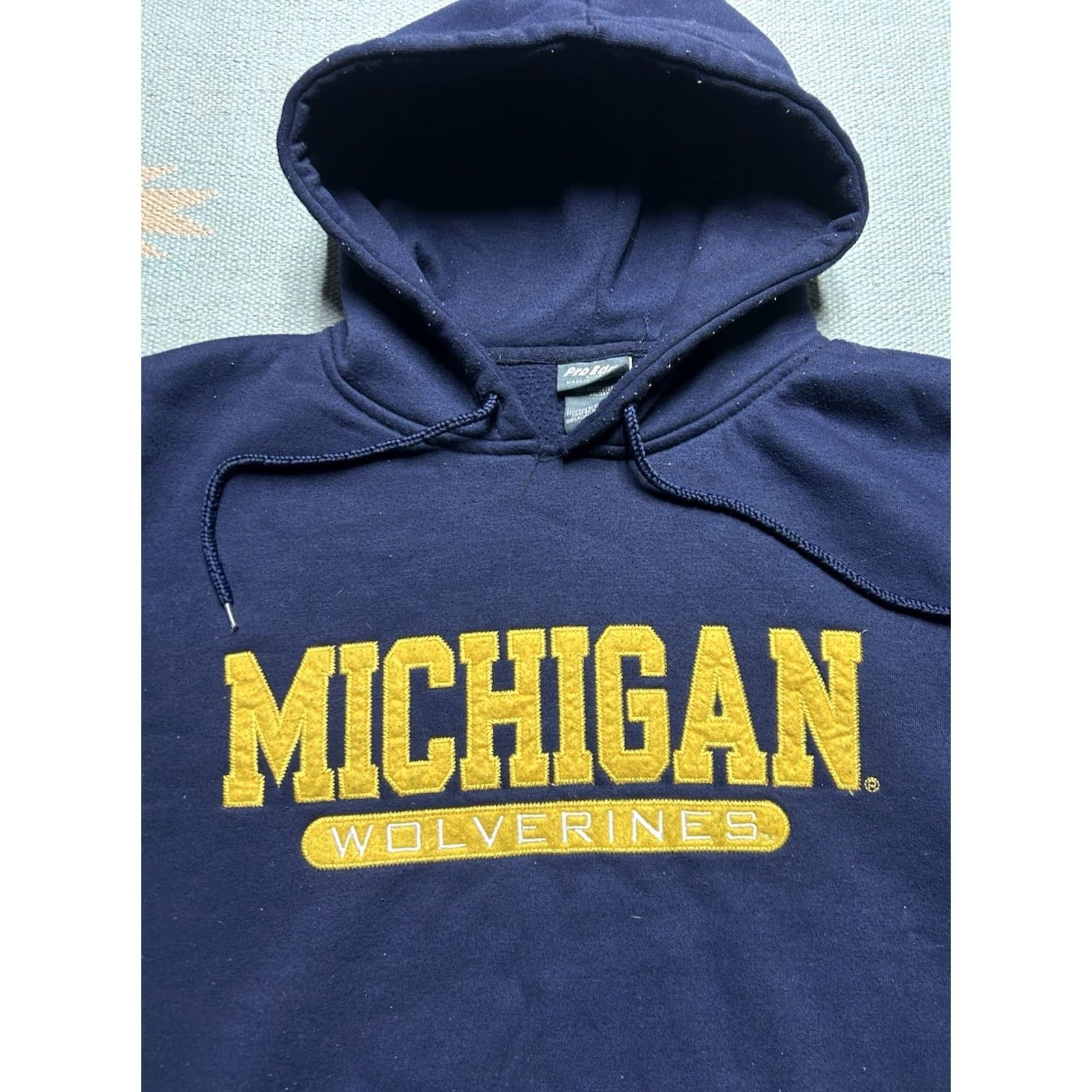 Vintage VINTAGE University Wolverines Embroidered Blue Pullover Hoodie XL Men Size US XL / EU 56 / 4 - 2 Thumbnail