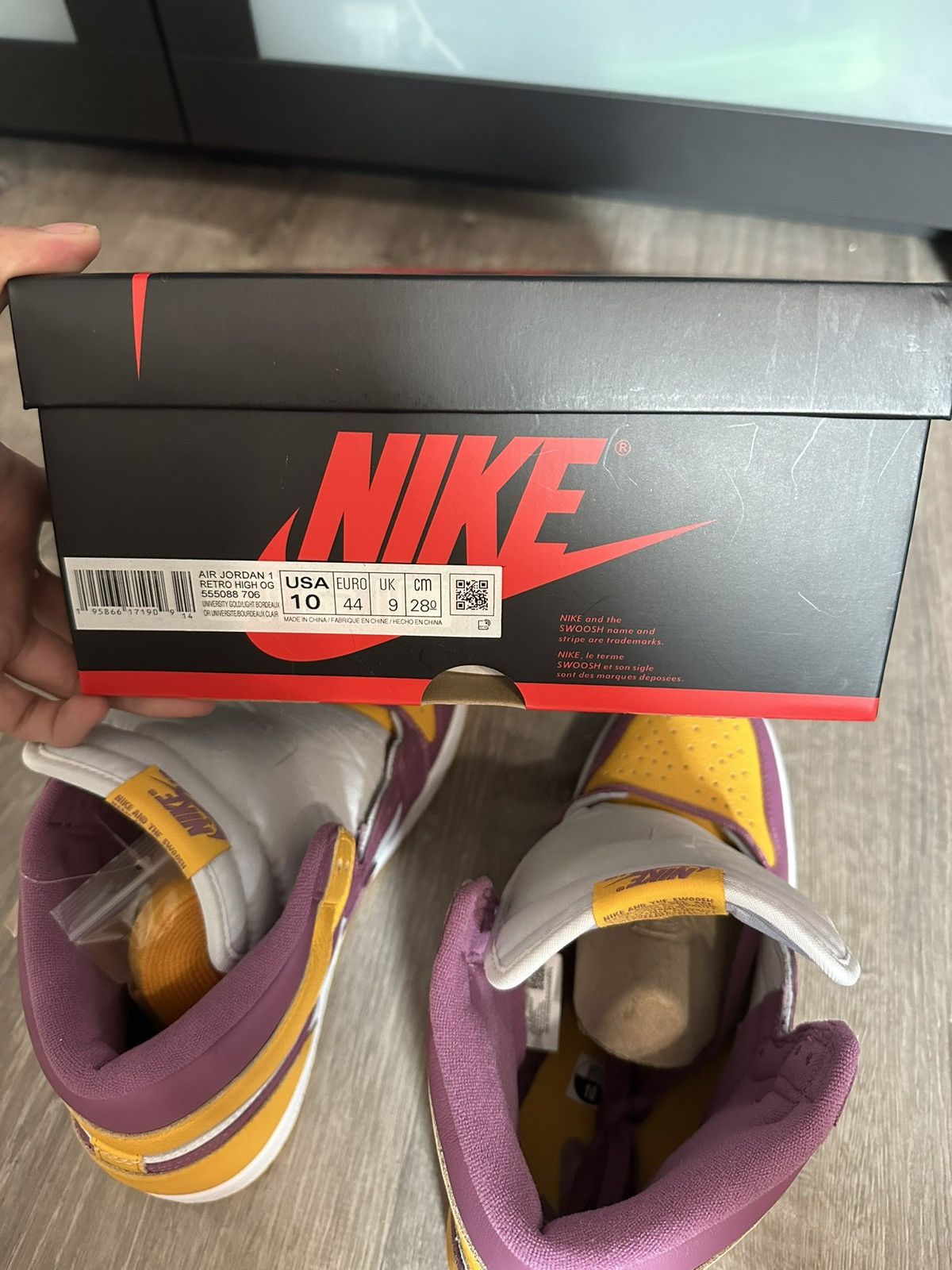 Jordan Brand × Nike Jordan 1 Retro High OG Brotherhood Size US 10 / EU 43 - 7 Thumbnail