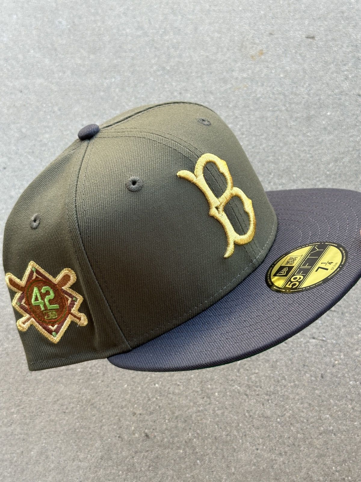 MLB × MyFitteds × New Era Brooklyn Dodgers Minecraft Two Tone Fitted Hat 7 1/4 Size ONE SIZE - 1 Thumbnail