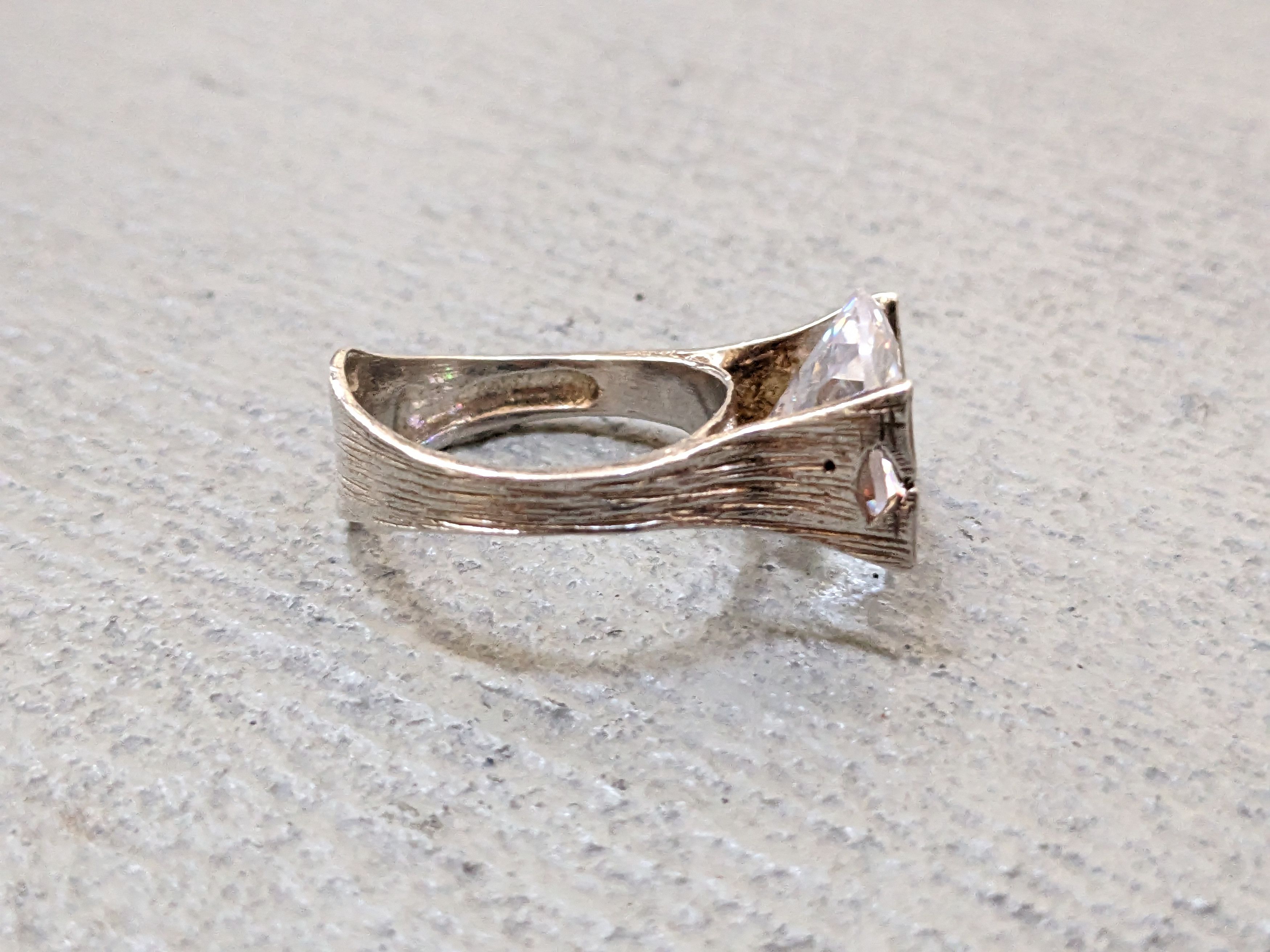 Jewelry Vintage Sterling Silver Ring Size 8 Modern Clear CZ Round Size ONE SIZE - 7 Thumbnail