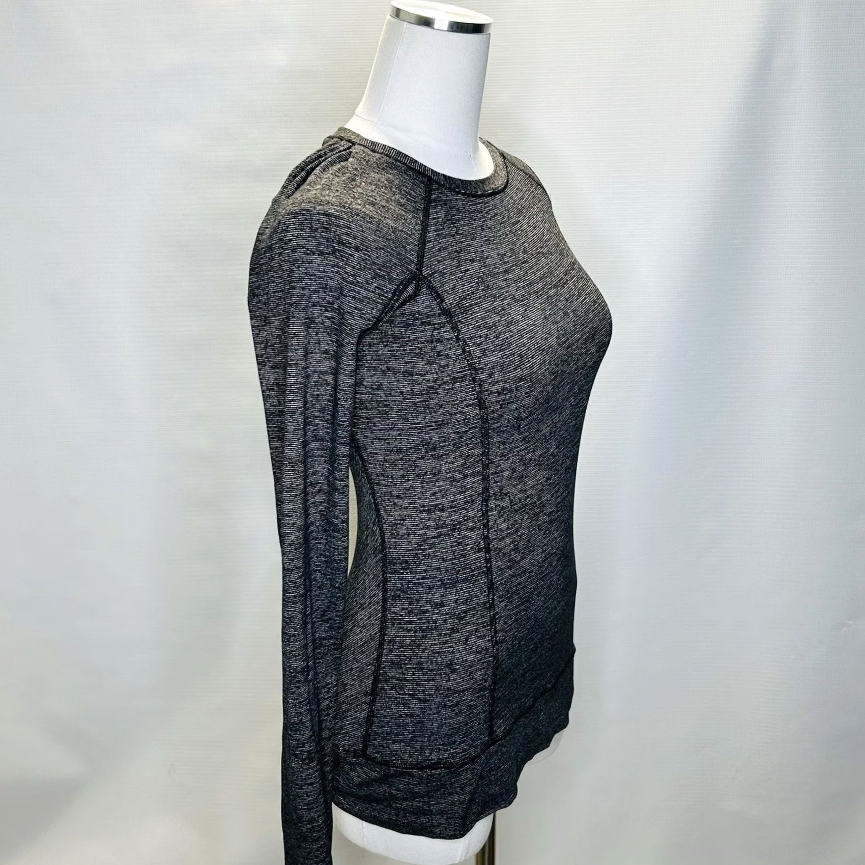 Lululemon Lululemon Race Your Pace Long Sleeve Shirt Women’s Size 4 Black Striped Slim Raglan Reflective Pocket Size S / US 4 / IT 40 - 5 Thumbnail