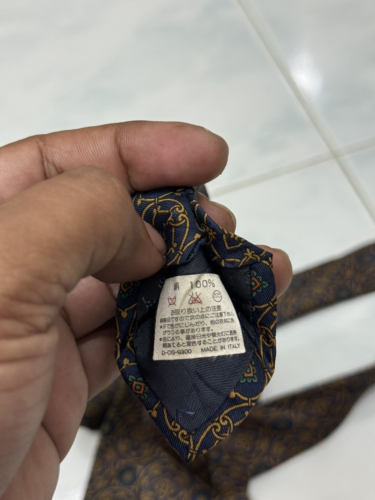 Balenciaga 🔥🔥🔥4 PCS NECKTIES CHANEL BALENCIAGA FENDI CHAPS RALPH LAUREN Size ONE SIZE - 13 Thumbnail