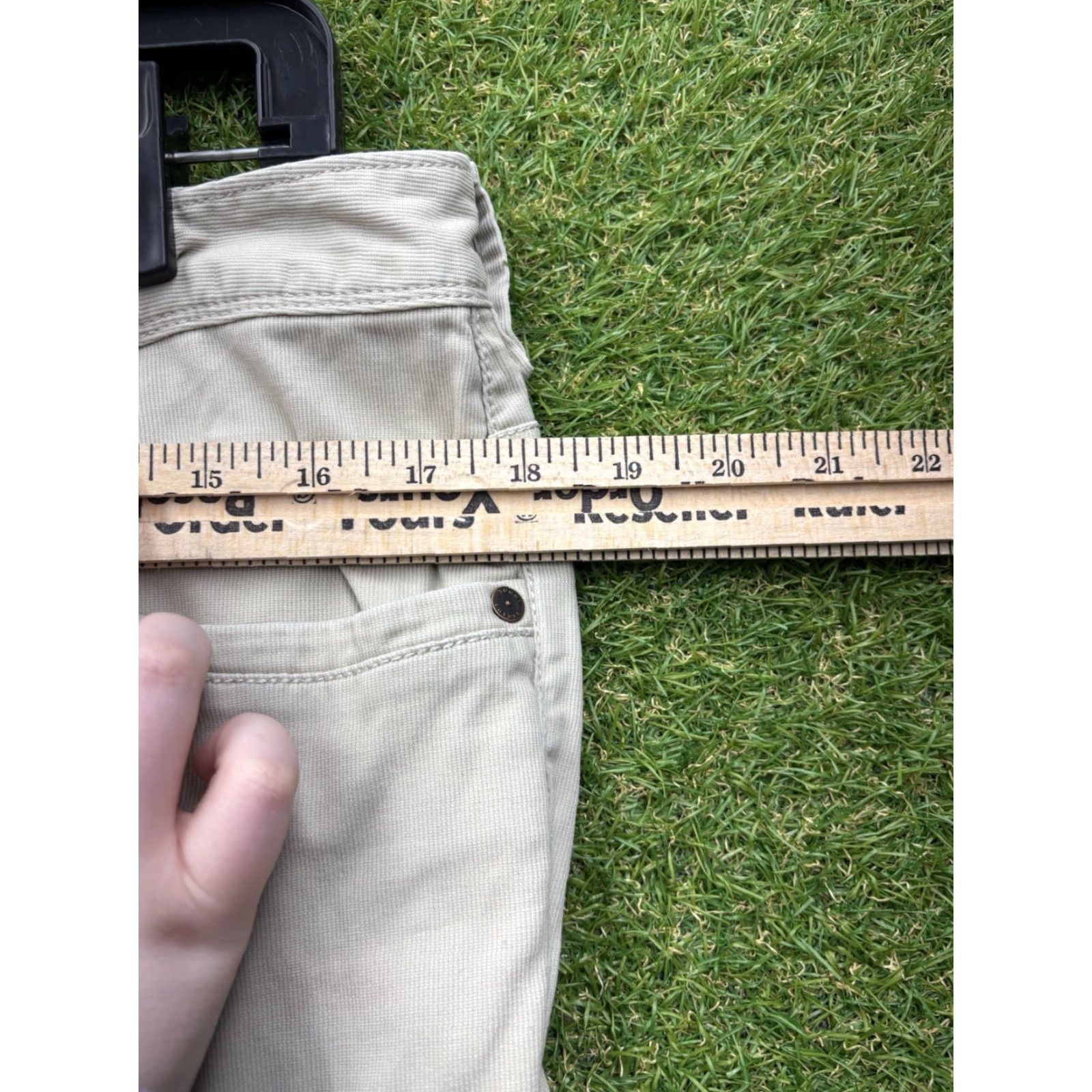 Tommy Bahama VINTAGE Tommy Bahama Pants Mens 35x32 Beige Khaki Santiago Beach Relaxed Casual T115575 Size US 35 - 2 Thumbnail