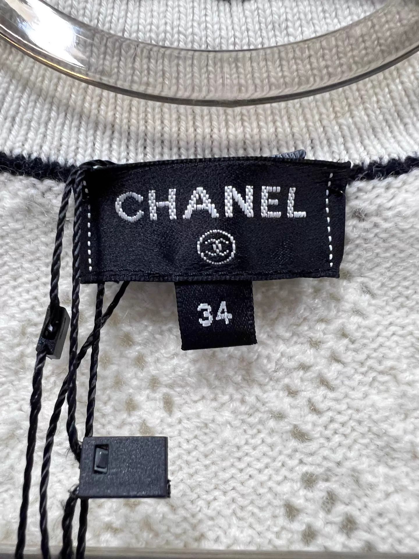 Chanel Chanel Cashmere V-Neck Short Cardigan White Black Trim 34 Size XS / US 0-2 / IT 36-38 - 4 Thumbnail
