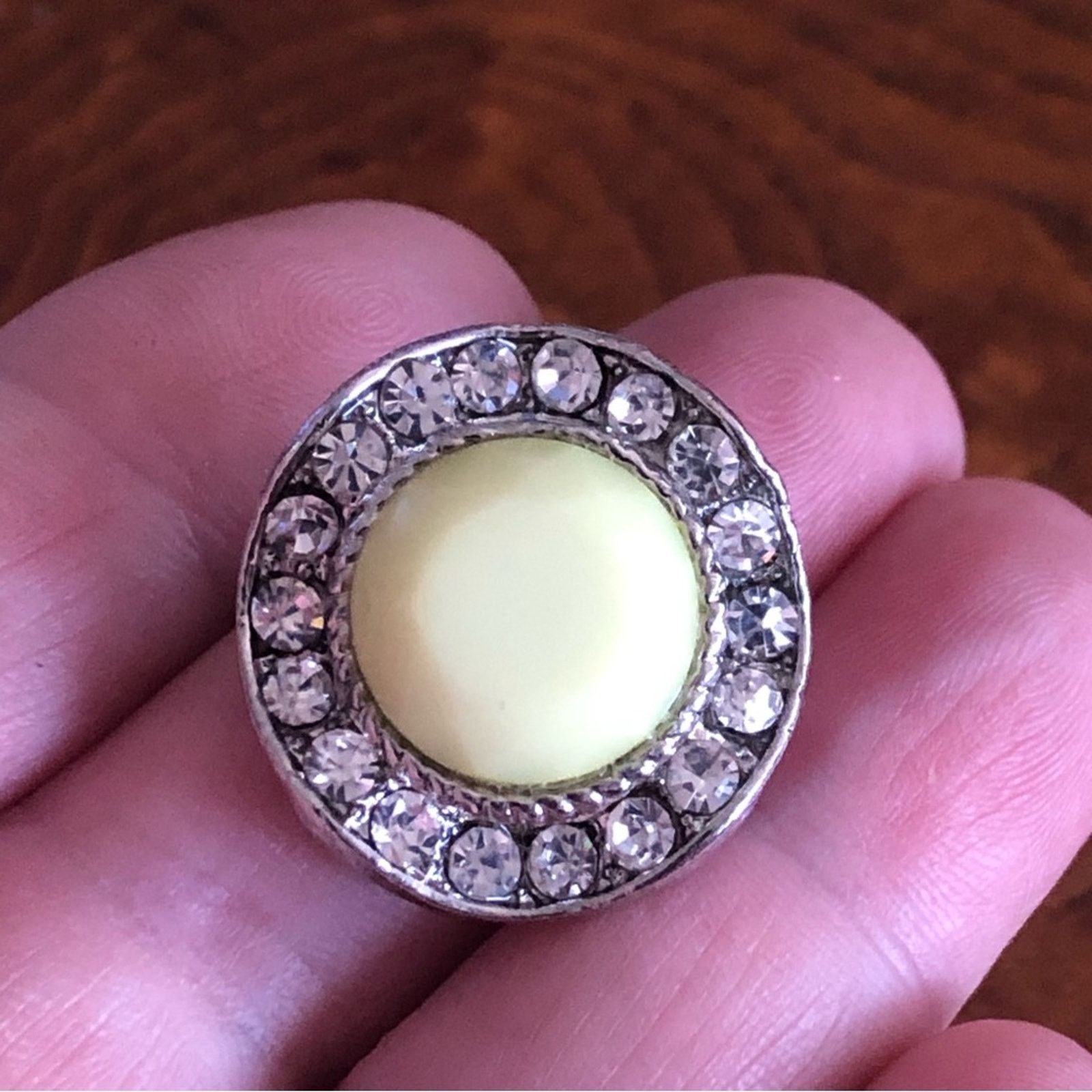 Vintage Vintage light lemon halo stone ring Size ONE SIZE - 1 Thumbnail