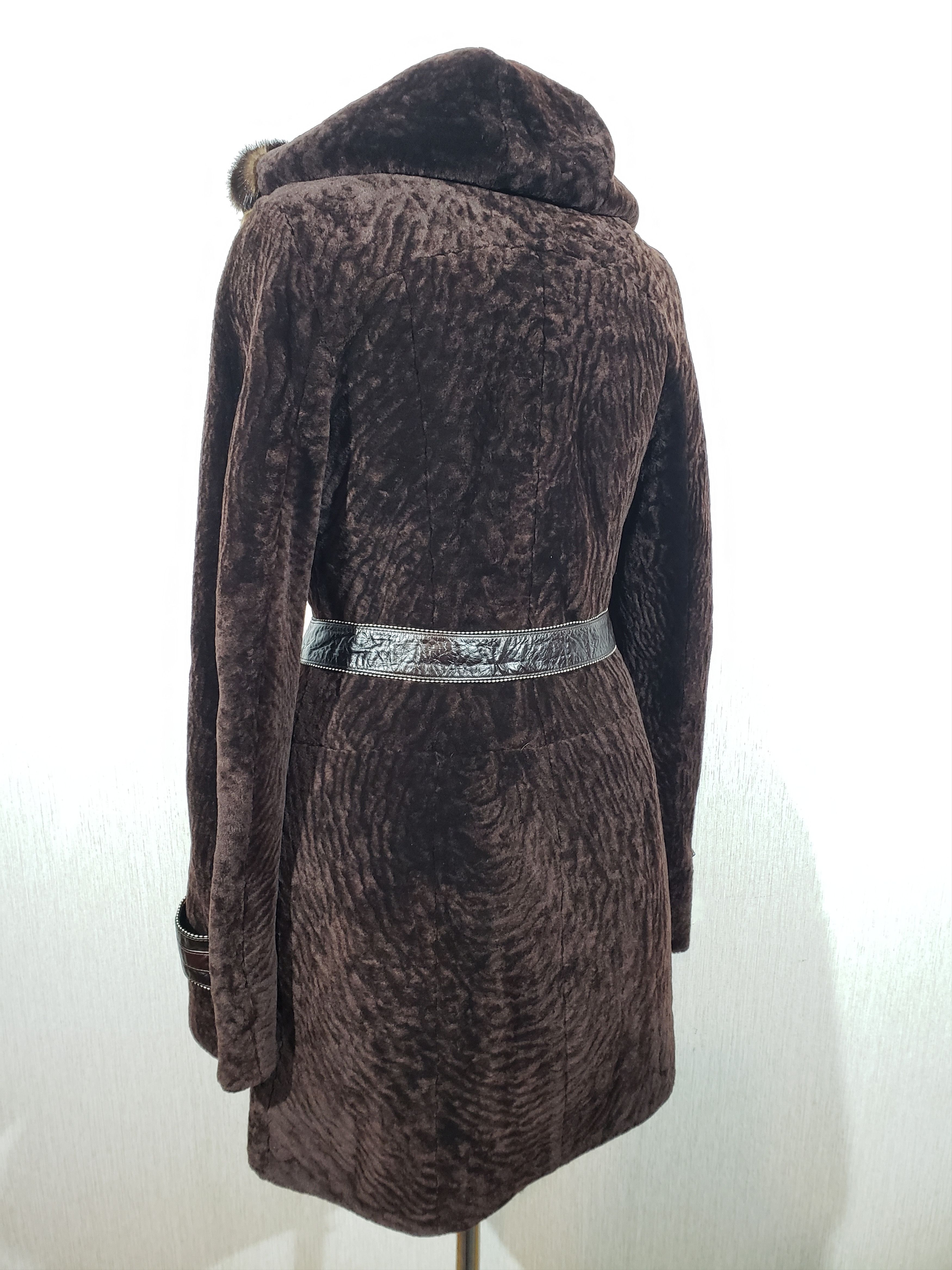 Other Brown women's fur coat with a warm hood Size M / US 6-8 / IT 42-44 - 6 Thumbnail