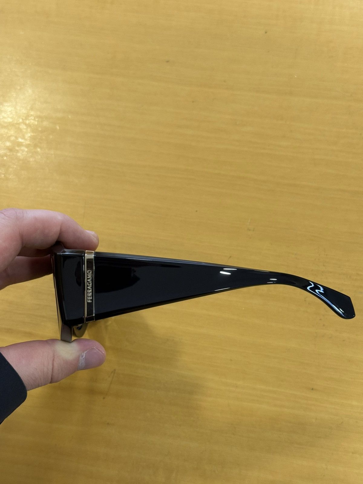 Salvatore Ferragamo Ferragamo Sunglasses SF2008S 001 Size ONE SIZE - 4 Thumbnail
