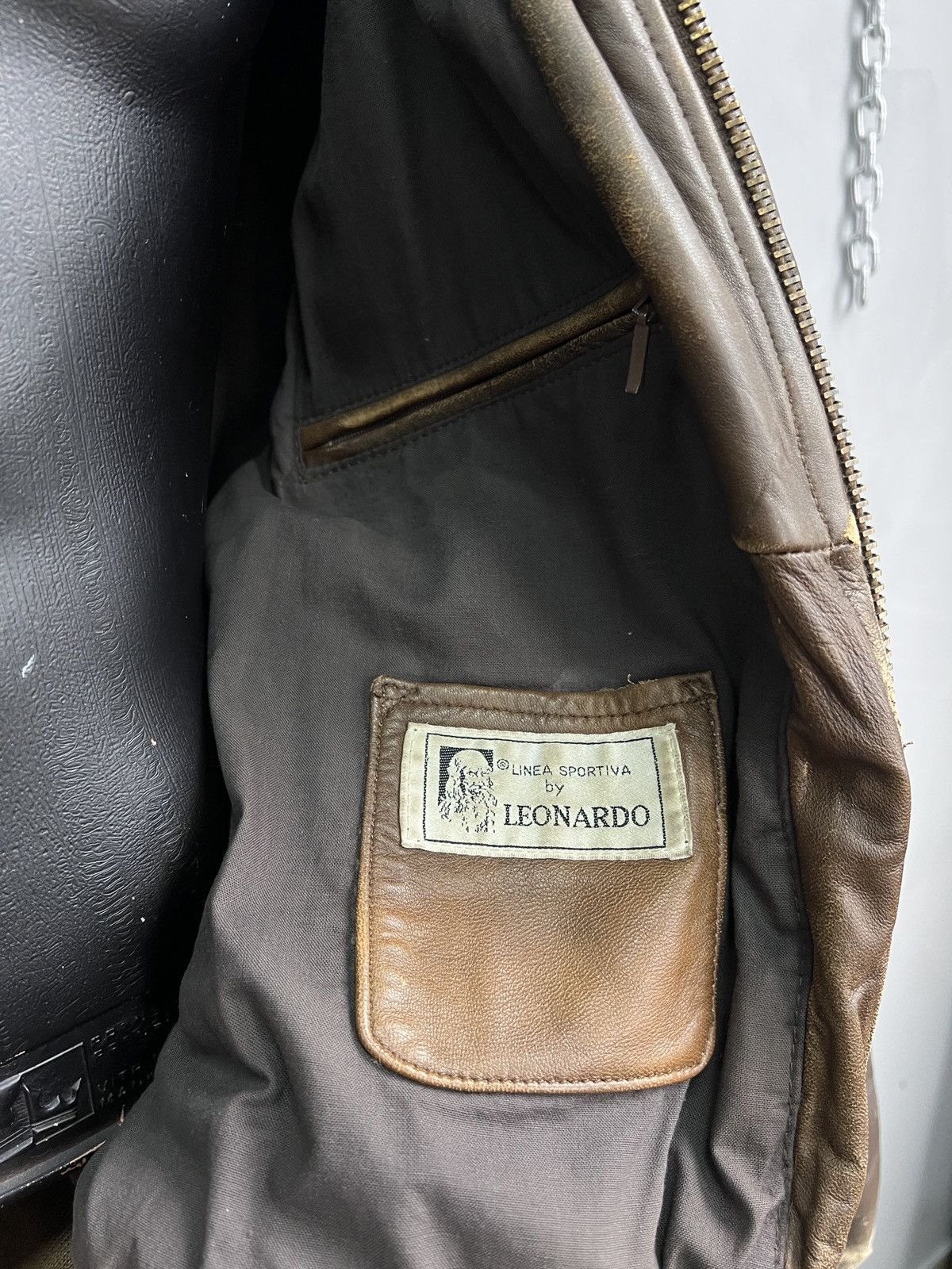 Leonard Paris Avirex style distressed true vintage leather bomber jacket Size US M / EU 48-50 / 2 - 13 Thumbnail