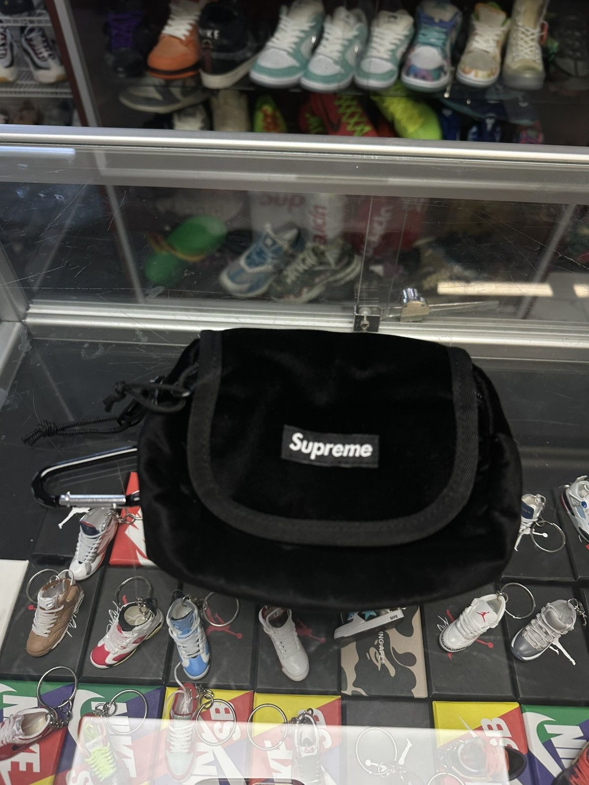 Supreme Supreme Velvet Mini Pouch ‘Black’ Size ONE SIZE - 1 Thumbnail