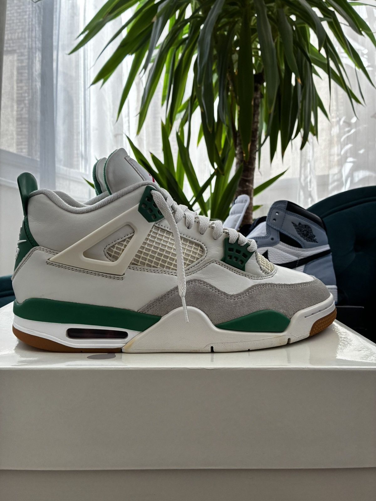 Jordan Brand Jordan 4 SB Pine Green Size US 10 / EU 43 - 1 Thumbnail