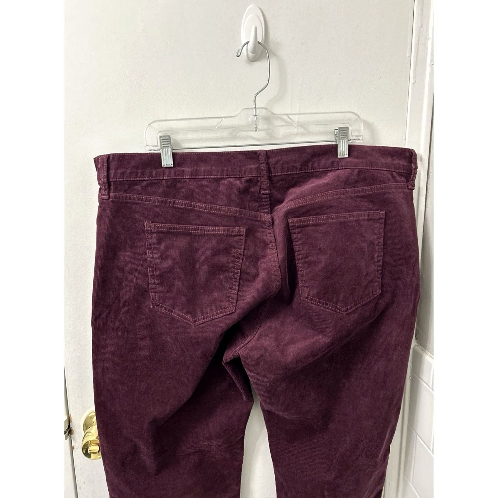 Gap Gap Pants Womens Size 42x30 Burgundy Corduroy Straight Leg Stretch Trousers Size 28" / US 6 / IT 42 - 6 Thumbnail